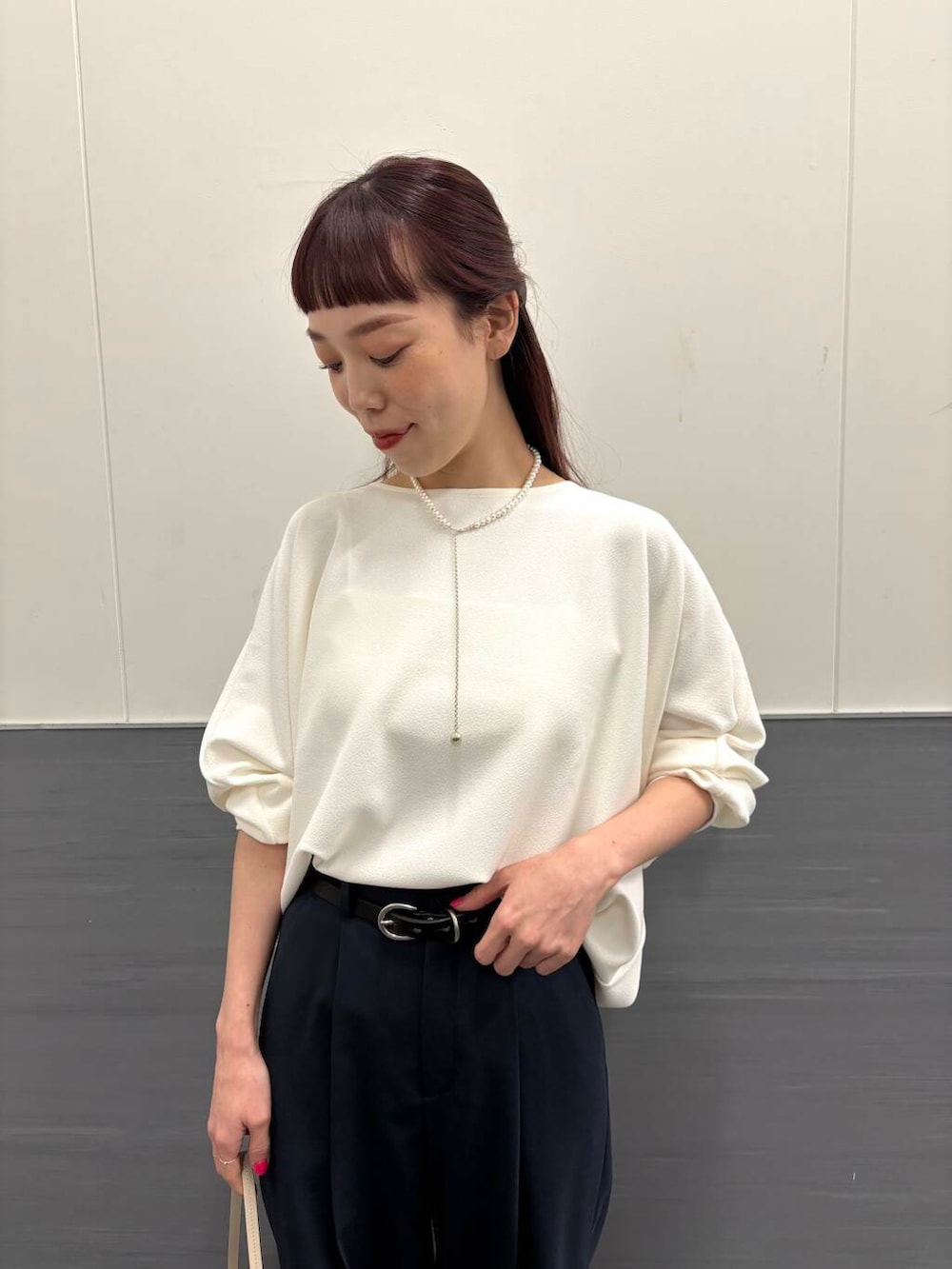 「ワイドパンツ、ジャケット、アウター、ブラウス、春コーデ、セレモニースタイル、春アウター、newarrival、ROSSO、オンオフ兼用、ショート丈アウター、骨格ウェーブ、30代前半、きれいめ、イエベ秋」|「URBAN RESEARCH ROSSO WOMENの『MADE IN JAPAN』オリジナルスウェードパンプス(パンプス、ブラウン系)」を使った、ayaka kawaharadaさん(レディース・164cm)の春コーディネートの6枚目の写真