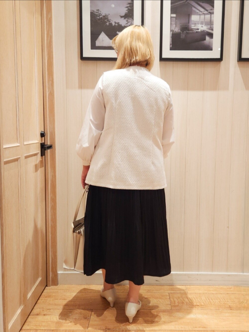 「パンプス、スカート、ツイード、大人コーデ、ジレ、セレモニー、新生活、シューラルー、体型カバー、骨格ウェーブ」|「SHOO・LA・RUEの【セレモニーからデイリーまで】フリンジ ツイードジレ(ベスト、ベージュ系)」を使った、れーやんさん(レディース・167cm)の春コーディネートの3枚目の写真