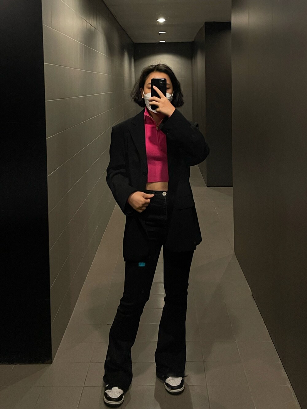 「office style」｜「JACQUEMUSのアイテム（ニット/セーター、ピンク系）」を使った、hoyeekongさん（レディース・157cm）の春コーディネートの2枚目の写真
