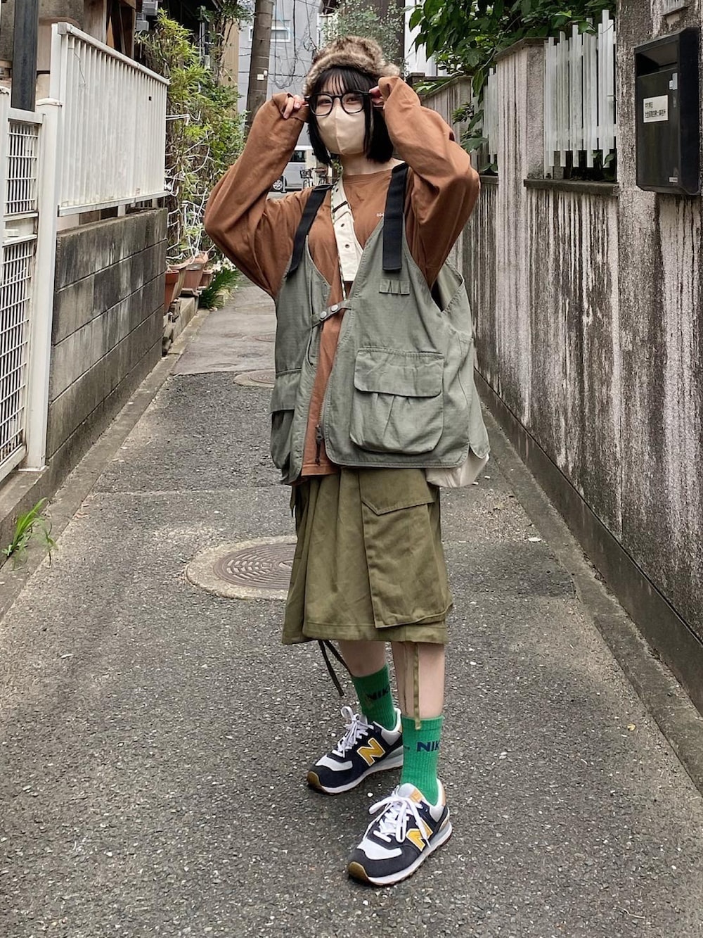 「秋、大人コーデ、カジュアルコーデ、秋冬コーデ、オトナカジュアル、古着MIX、古着コーデ、秋のコーデ、プチプラコーデ、フライトキャップ、アースカラー、低身長、いいね、save、フォローお願いします🤑、ゆるコーデ、ゆったりコーデ」｜「古着のアイテム（ベスト、グリーン系）」を使った、るる 🥦低身長コーデ🥬さん（レディース・149cm）の秋コーディネートの2枚目の写真