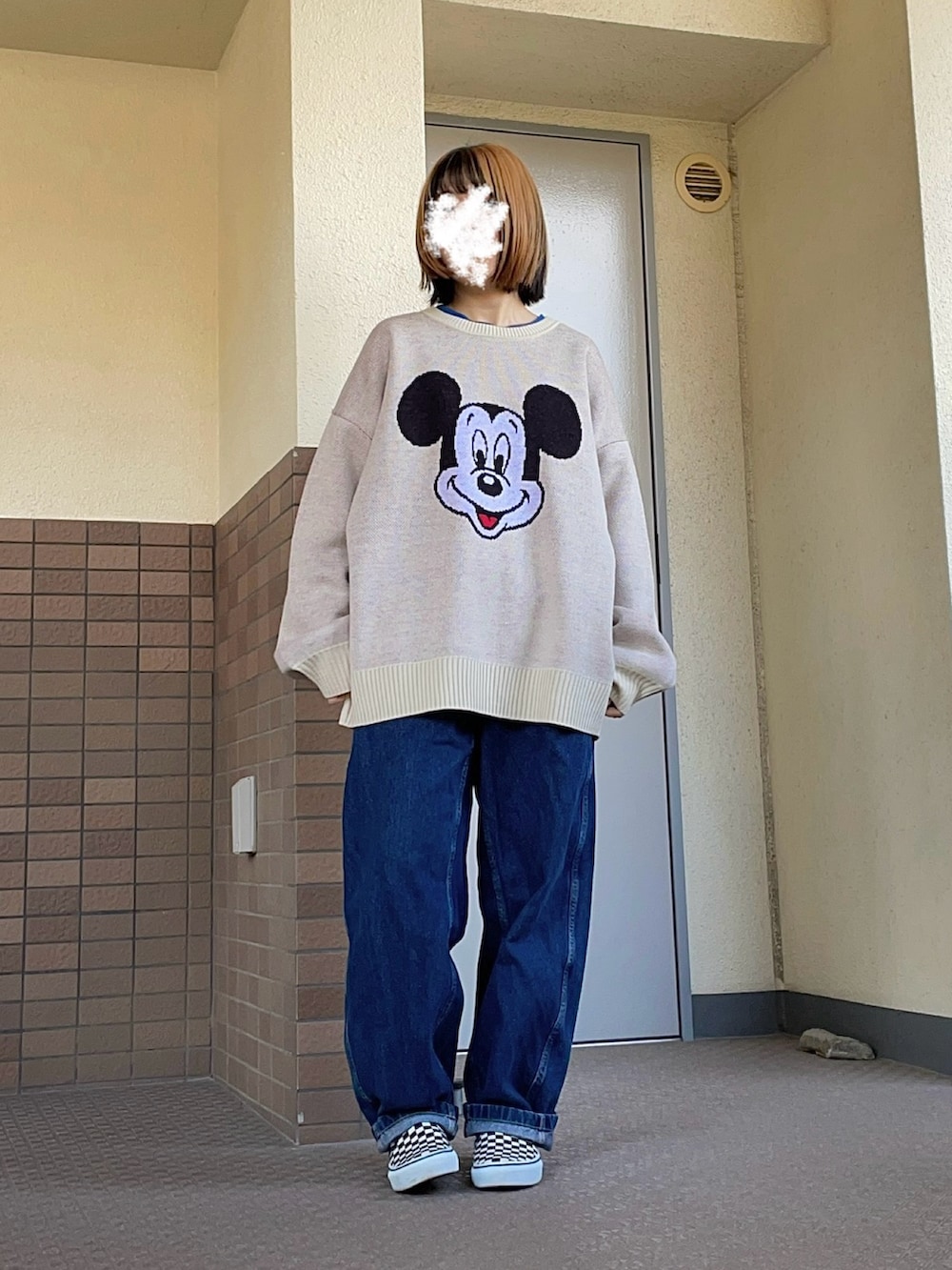 「ゆるコーデ、リラックススタイル、ootd、春カラー、ニット、ゆるニット、いいね、save、フォローお願いします🤑、プチプラ、プチプラコーデ、着回しコーデ、ミッキー、ディズニーコーデ、低身長、低身長コーデ、オトナカワイイ」｜「GUのアイテム（パンツ、ブルー系）」を使った、るる 🥦低身長コーデ🥬さん（レディース・149cm）の冬コーディネートの2枚目の写真