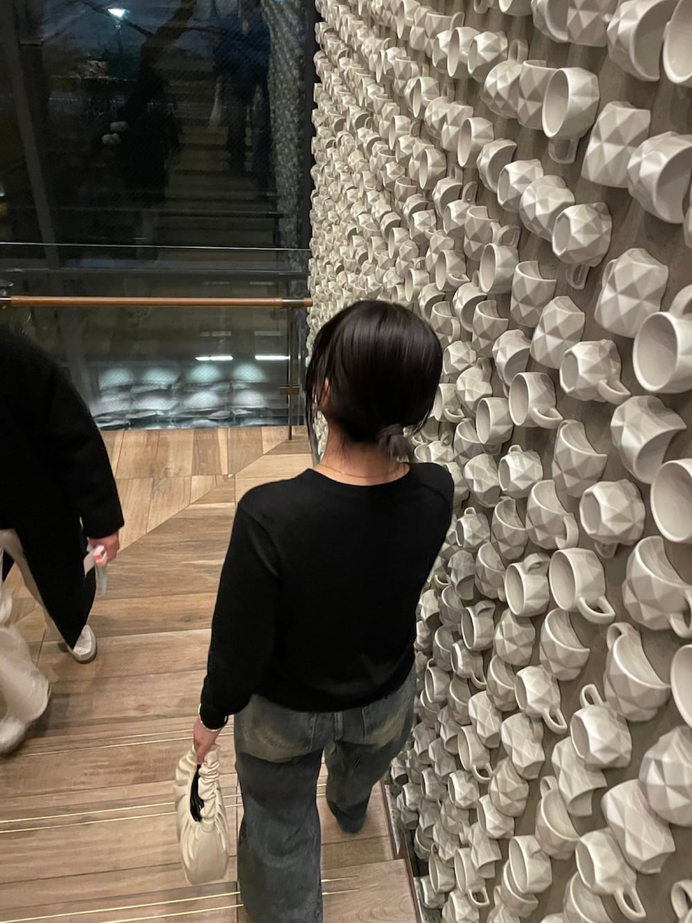 「ユニクロコーデ、ユニクロ、今日のコーデ、デニムコーデ、デニム、カーディガン、眼鏡、メガネ女子、メガネ」｜「UNIQLOのアイテム（カーディガン/ボレロ、ブラック系）」を使った、©️aさん（レディース・159cm）の冬コーディネートの2枚目の写真