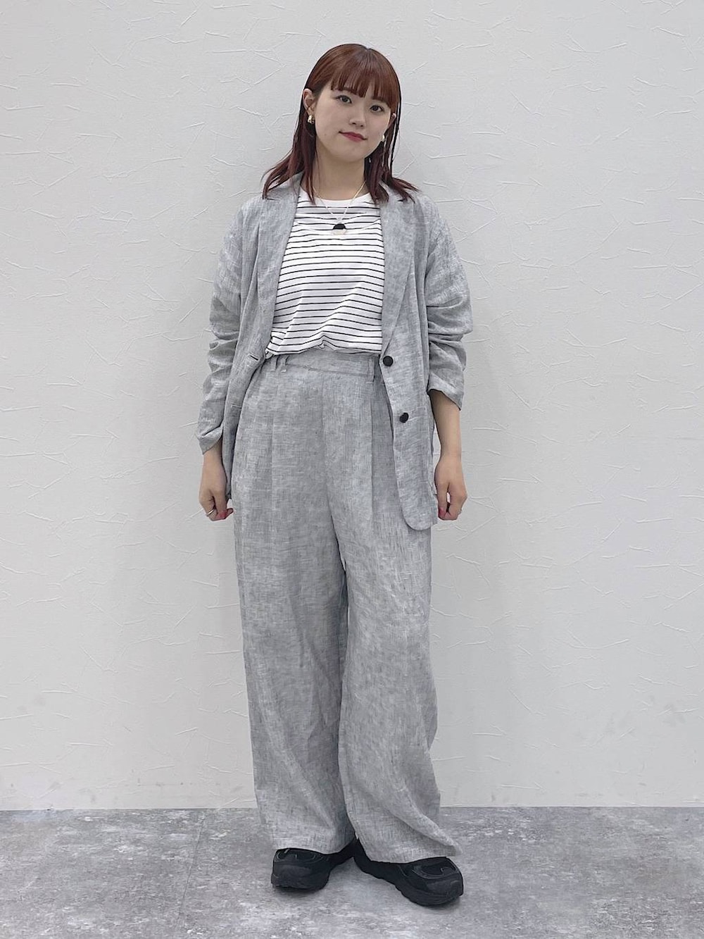 その他のその他パンツ、その他のTシャツ/カットソーを着用したレディースの春コーディネートの2枚目の写真