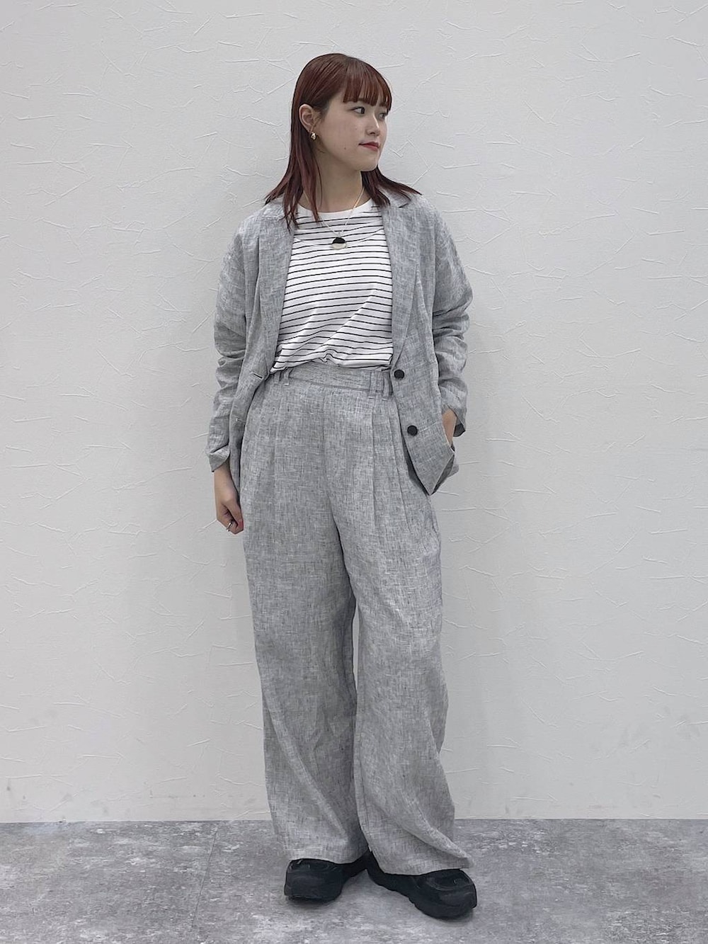 その他のその他パンツ、その他のTシャツ/カットソーを着用したレディースの春コーディネートの6枚目の写真