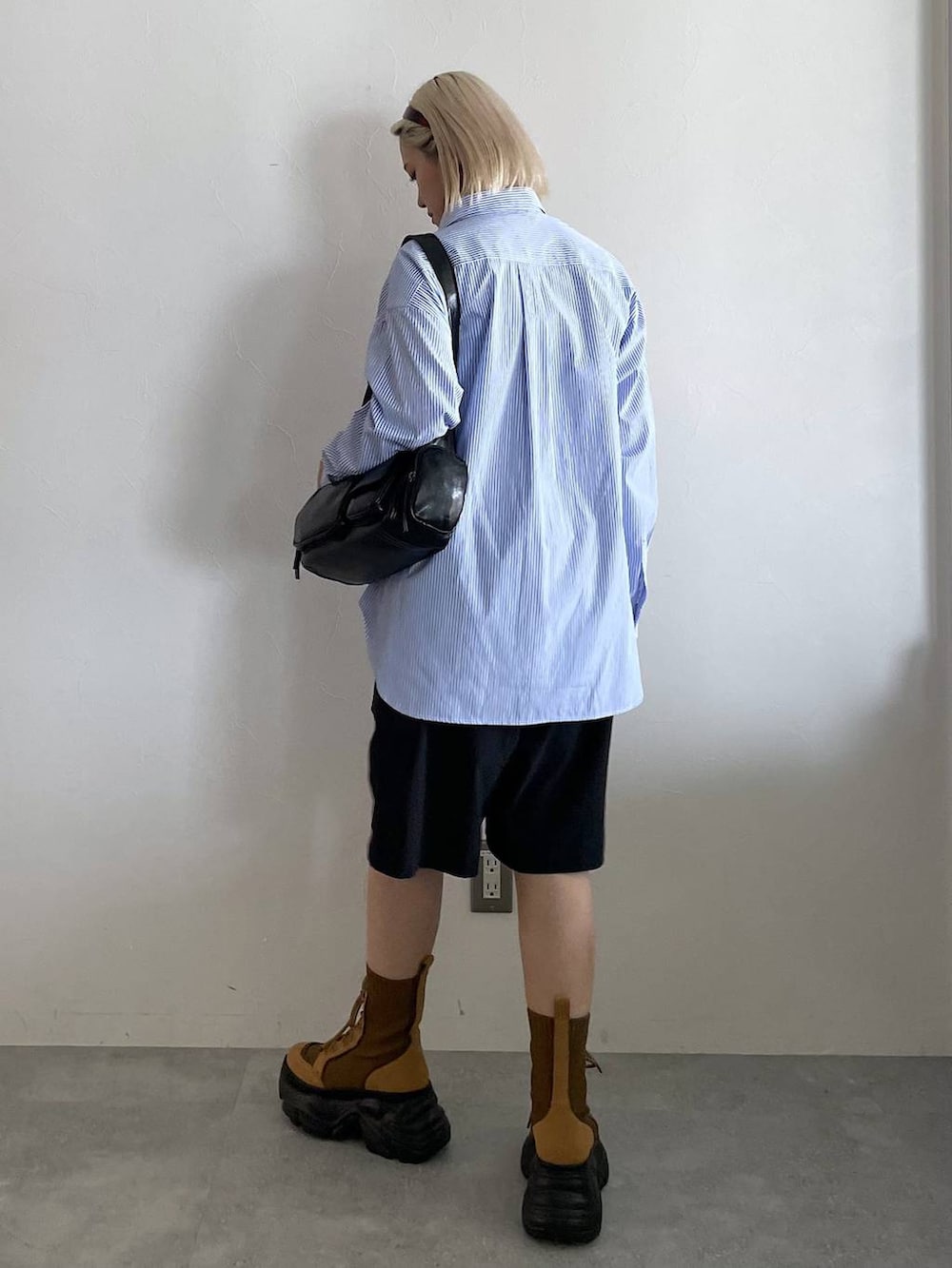 「シャツ、シャツスタイル、キッズ服、低身長、カジュアル、着痩せ・細見え、PAGEBOY、骨格ストレート_PAGEBOY、ブルベ夏_PAGEBOY、エレガント_PAGEBOY、GLOBAL WORK、ハーフパンツ、秋コーデ」｜「PAGEBOYのレースアップソックスブーツ（ブーツ、ブラウン系）」を使った、mitaさん（レディース・155cm）の秋コーディネートの7枚目の写真