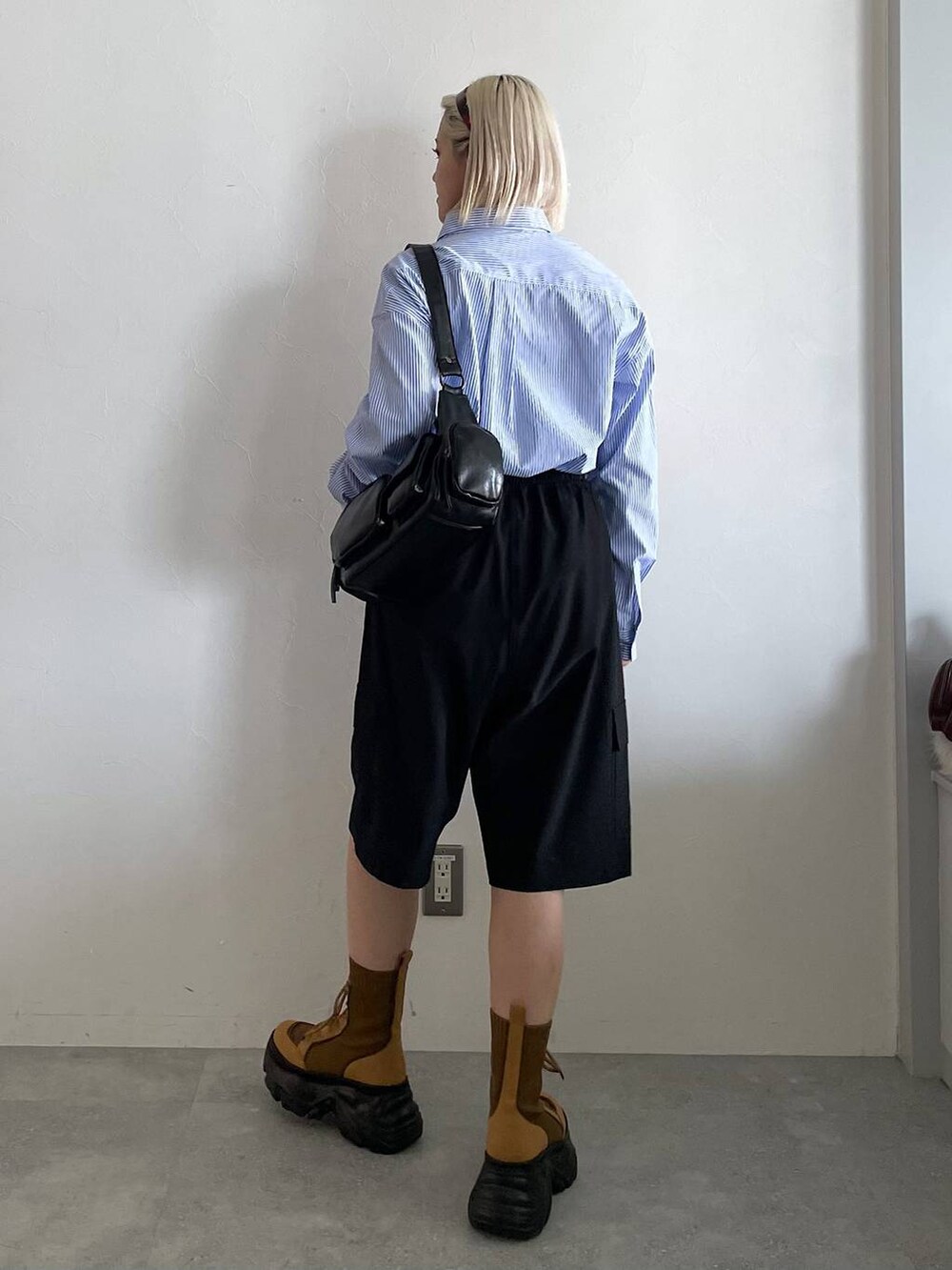 「シャツ、シャツスタイル、キッズ服、低身長、カジュアル、着痩せ・細見え、PAGEBOY、骨格ストレート_PAGEBOY、ブルベ夏_PAGEBOY、エレガント_PAGEBOY、GLOBAL WORK、ハーフパンツ、秋コーデ」｜「PAGEBOYのレースアップソックスブーツ（ブーツ、ブラウン系）」を使った、mitaさん（レディース・155cm）の秋コーディネートの10枚目の写真