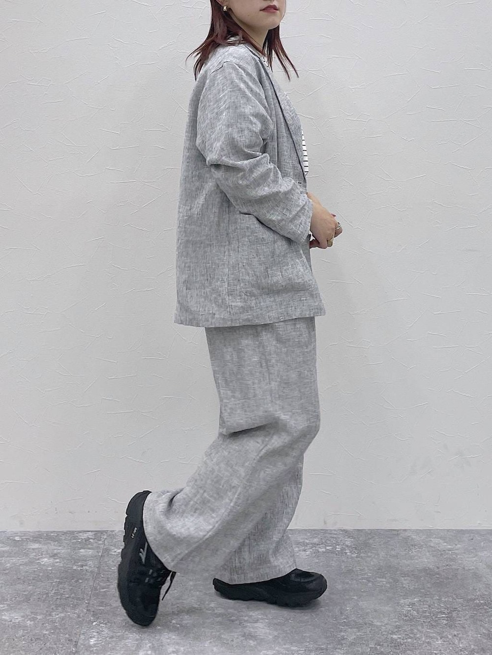 その他のその他パンツ、その他のTシャツ/カットソーを着用したレディースの春コーディネートの4枚目の写真