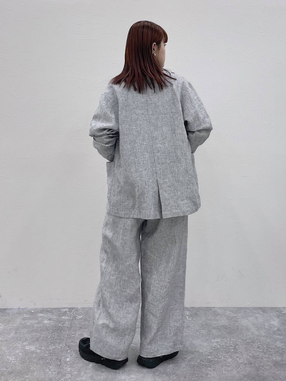 その他のその他パンツ、その他のTシャツ/カットソーを着用したレディースの春コーディネートの3枚目の写真