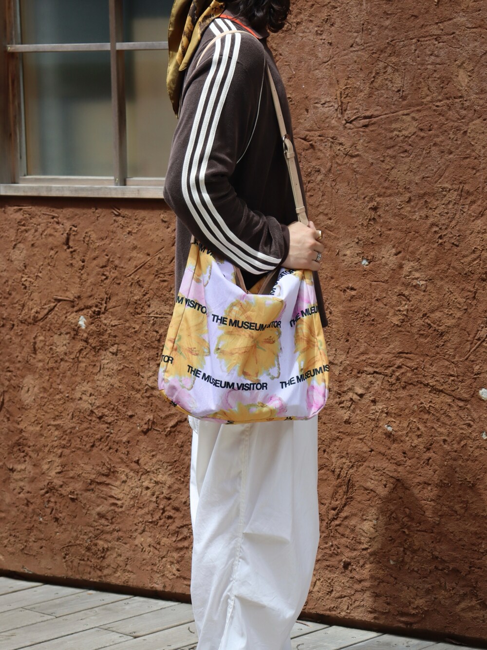 「秋っぽコーデ更新中、秋コーデ、秋服、秋服準備はじめました、秋服コーデ、ゲームシャツ、アディダス、ブラウンコーデ、ショルダーバッグ、軍パン、スノーカモパンツ、スノーカモ、ローファー、スカーフ、古着MIX」｜「Zoffのアイテム（サングラス、ベージュ系）」を使った、KEIGOさん（メンズ・178cm）の秋コーディネートの2枚目の写真