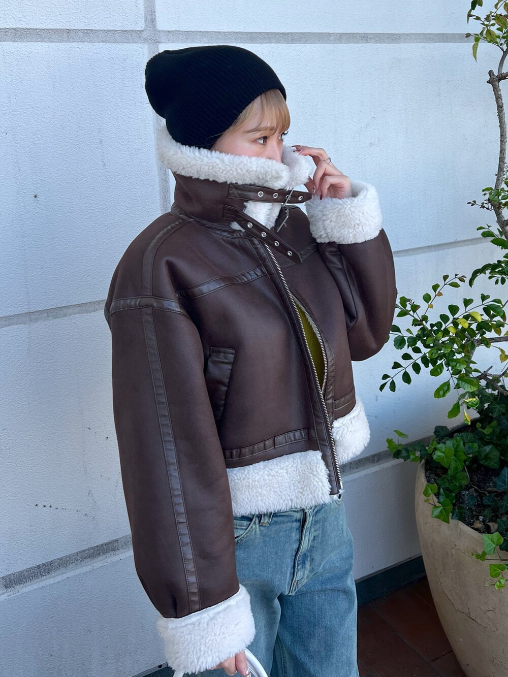 「ブラウン、休日スタイル、プチプラ、冬コーデ、ムートンブーツ、ボンバージャケット、お出かけコーデ、冬アウター、ニット帽、デニム、ベーシックコーデ、韓国ファッション、秋コーデ、あったかコーデ、大人可愛い」｜「FREE'S MARTのボンバージャケット（その他アウター、ブラウン系）」を使った、♡marie♡さん（レディース・163cm）の秋コーディネートの9枚目の写真