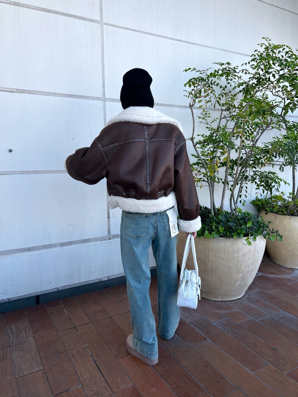 「ブラウン、休日スタイル、プチプラ、冬コーデ、ムートンブーツ、ボンバージャケット、お出かけコーデ、冬アウター、ニット帽、デニム、ベーシックコーデ、韓国ファッション、秋コーデ、あったかコーデ、大人可愛い」｜「FREE'S MARTのボンバージャケット（その他アウター、ブラウン系）」を使った、♡marie♡さん（レディース・163cm）の秋コーディネートの2枚目の写真
