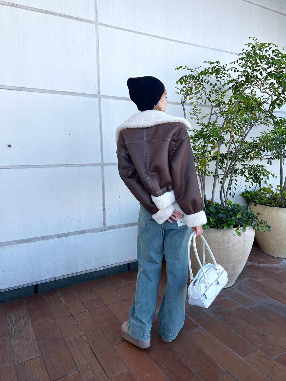 「ブラウン、休日スタイル、プチプラ、冬コーデ、ムートンブーツ、ボンバージャケット、お出かけコーデ、冬アウター、ニット帽、デニム、ベーシックコーデ、韓国ファッション、秋コーデ、あったかコーデ、大人可愛い」｜「FREE'S MARTのボンバージャケット（その他アウター、ブラウン系）」を使った、♡marie♡さん（レディース・163cm）の秋コーディネートの3枚目の写真