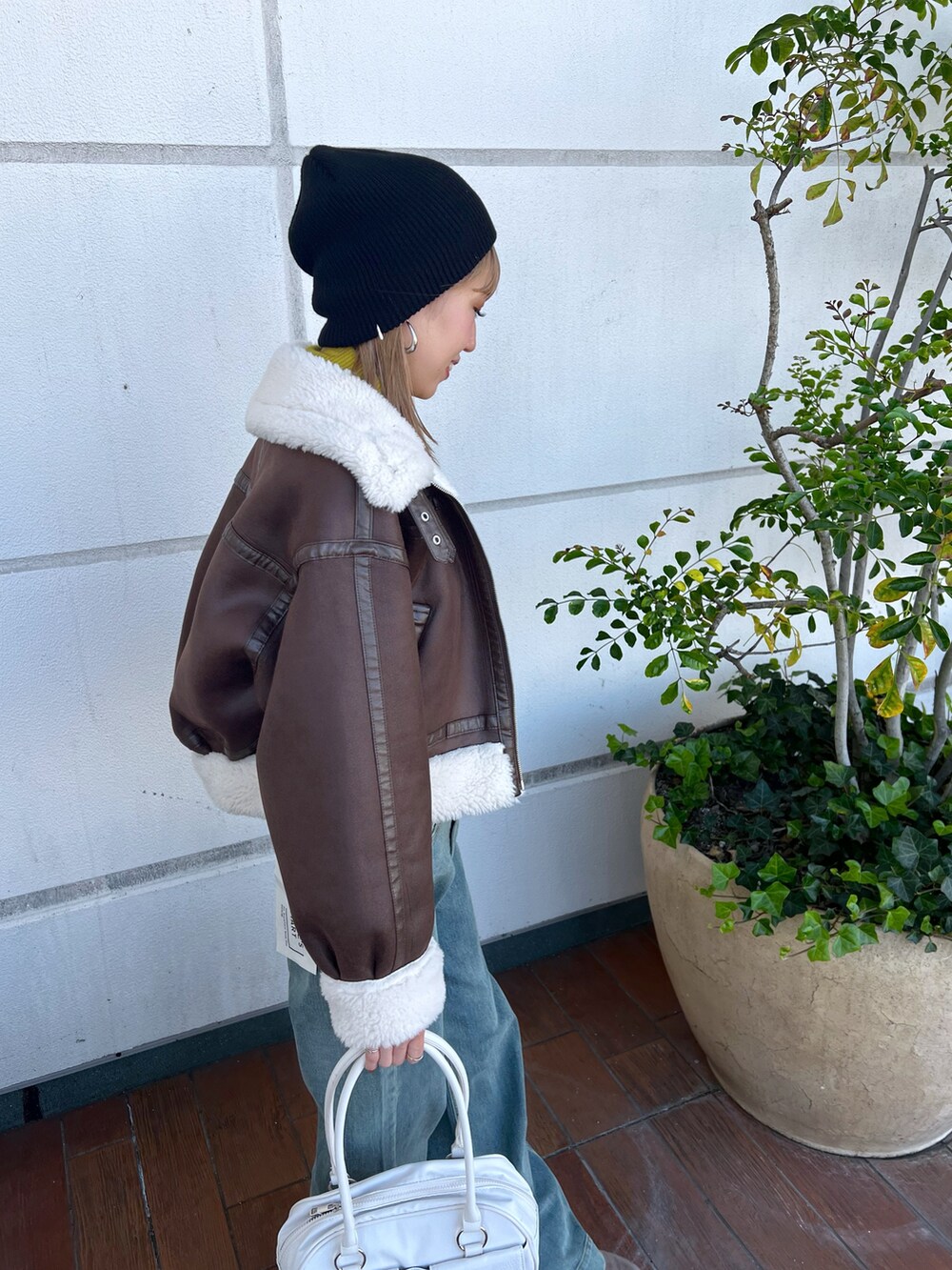 「ブラウン、休日スタイル、プチプラ、冬コーデ、ムートンブーツ、ボンバージャケット、お出かけコーデ、冬アウター、ニット帽、デニム、ベーシックコーデ、韓国ファッション、秋コーデ、あったかコーデ、大人可愛い」｜「FREE'S MARTのボンバージャケット（その他アウター、ブラウン系）」を使った、♡marie♡さん（レディース・163cm）の秋コーディネートの7枚目の写真