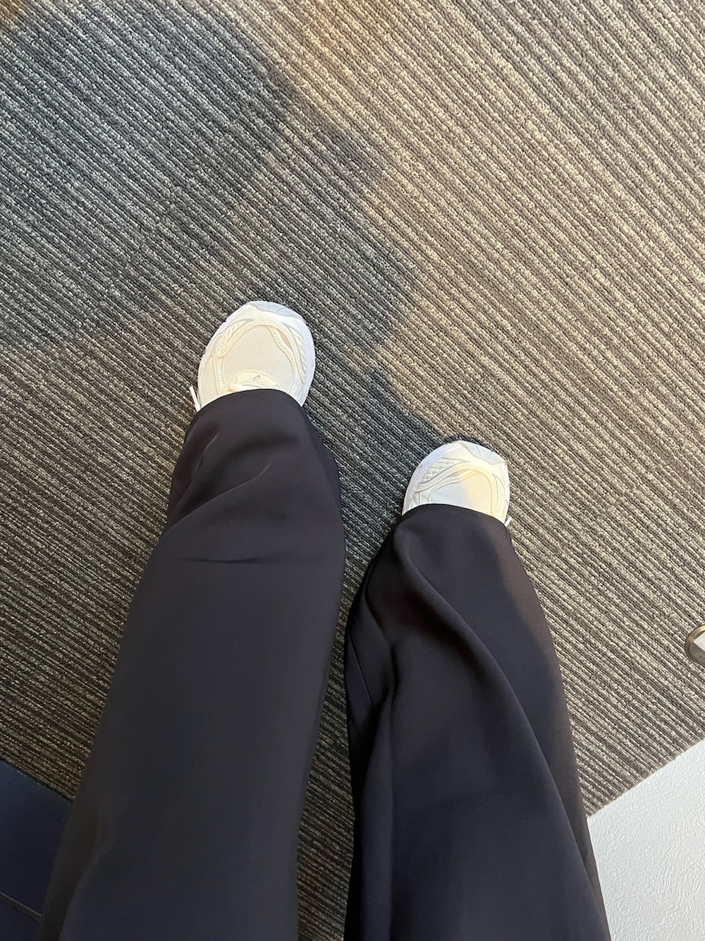 「イージーワイドパンツ、evernavy、大人カジュアル、おしゃれさんと繋がりたい」｜「evernavyのイージーワイドパンツ（その他パンツ、ブルー系）」を使った、*ponyo*さん（レディース・153cm）の冬コーディネートの2枚目の写真