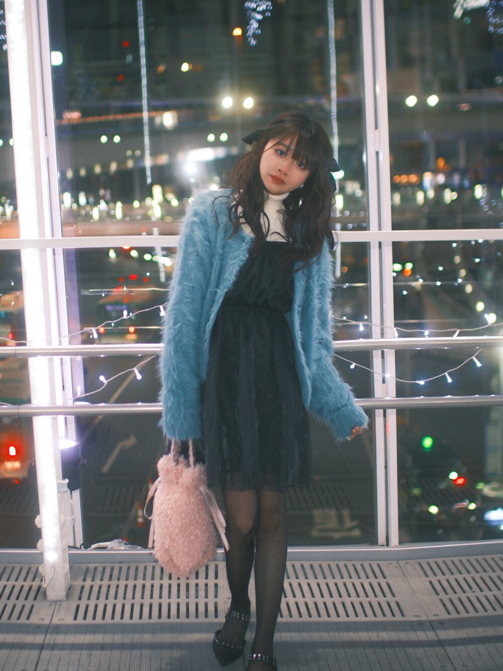 「オトナ女子、大人かわいい、ゆるコーデ、休日コーデ、お出かけコーデ、お洒落さんとつながりたい、きれいめ、シンプル、大人ガーリー、低身長女子、カジュアルガーリー、デート、バレンタインデートスタイル、ブルーコーデ、ファッションの力を信じよう」｜「mysticのアイテム（トップス、ブルー系）」を使った、YokiChenさん（レディース・158cm）の冬コーディネートの3枚目の写真