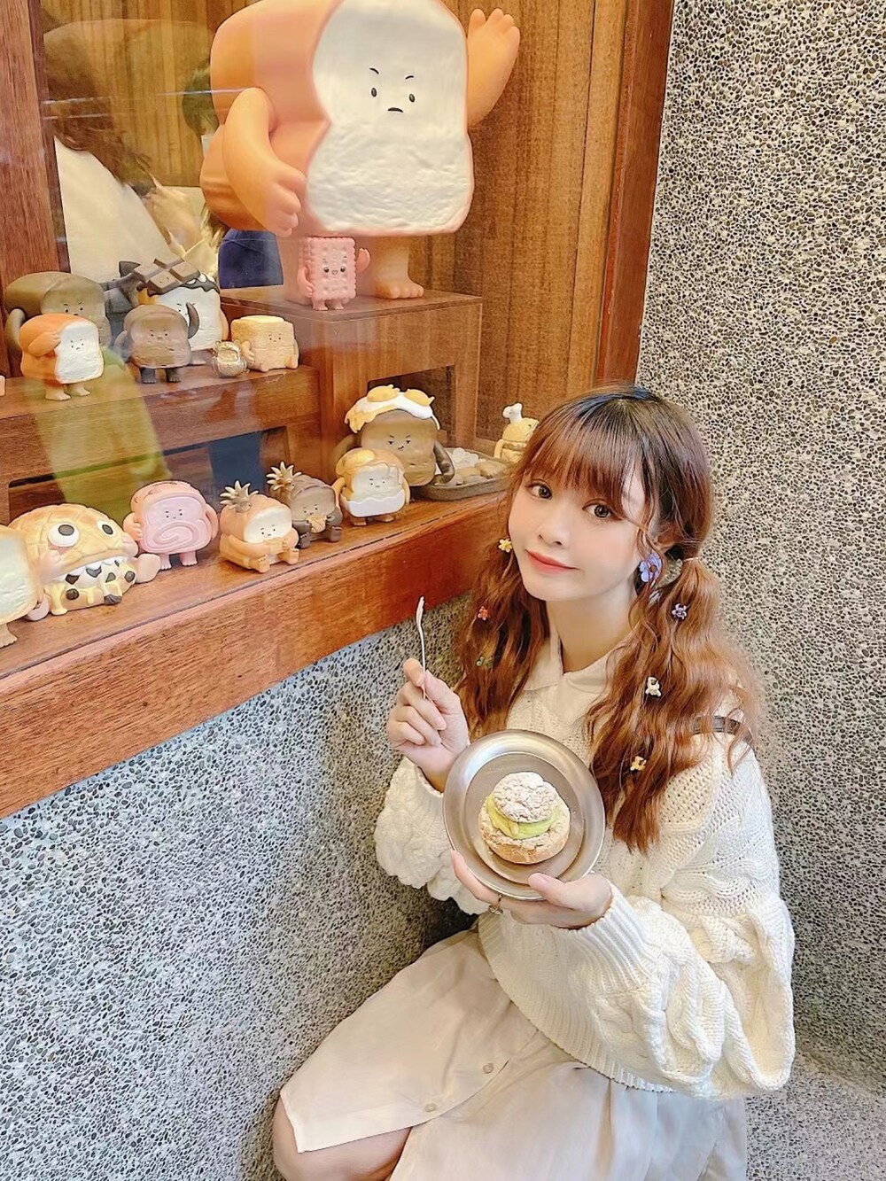 「ootd、日系极简、プチプラ、シンプル、お洒落さんとつながりたい、淡色コーデ、オトナ女子、ニット、シャツスタイル、オトナカジュアル」｜「Chicoのボリュームスリーブケーブルニット（ニット/セーター、ホワイト系）」を使った、YokiChenさん（レディース・158cm）の冬コーディネートの2枚目の写真