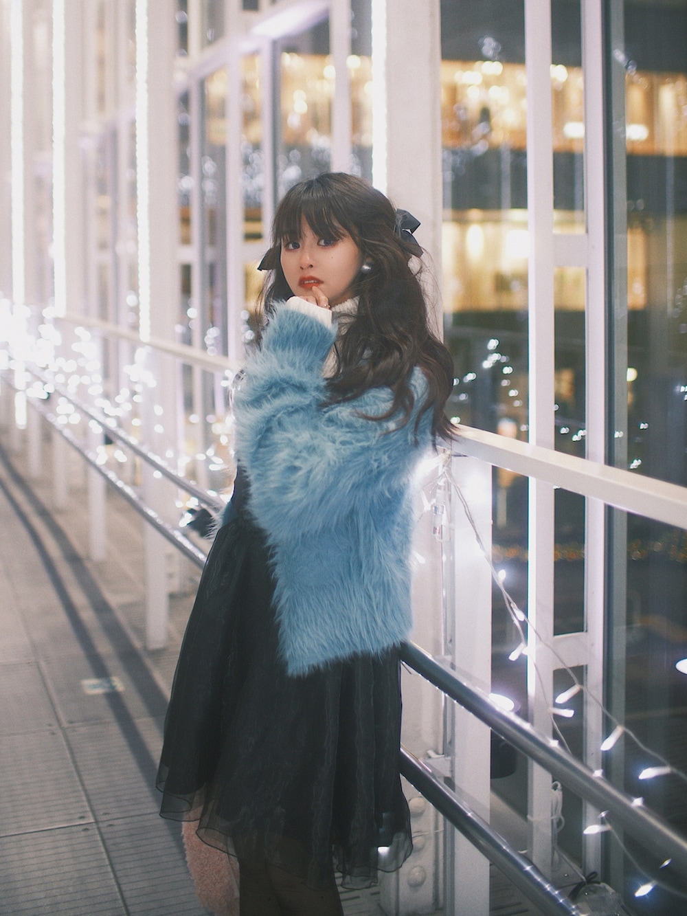 「オトナ女子、大人かわいい、ゆるコーデ、休日コーデ、お出かけコーデ、お洒落さんとつながりたい、きれいめ、シンプル、大人ガーリー、低身長女子、カジュアルガーリー、デート、バレンタインデートスタイル、ブルーコーデ、ファッションの力を信じよう」｜「mysticのアイテム（トップス、ブルー系）」を使った、YokiChenさん（レディース・158cm）の冬コーディネートの4枚目の写真