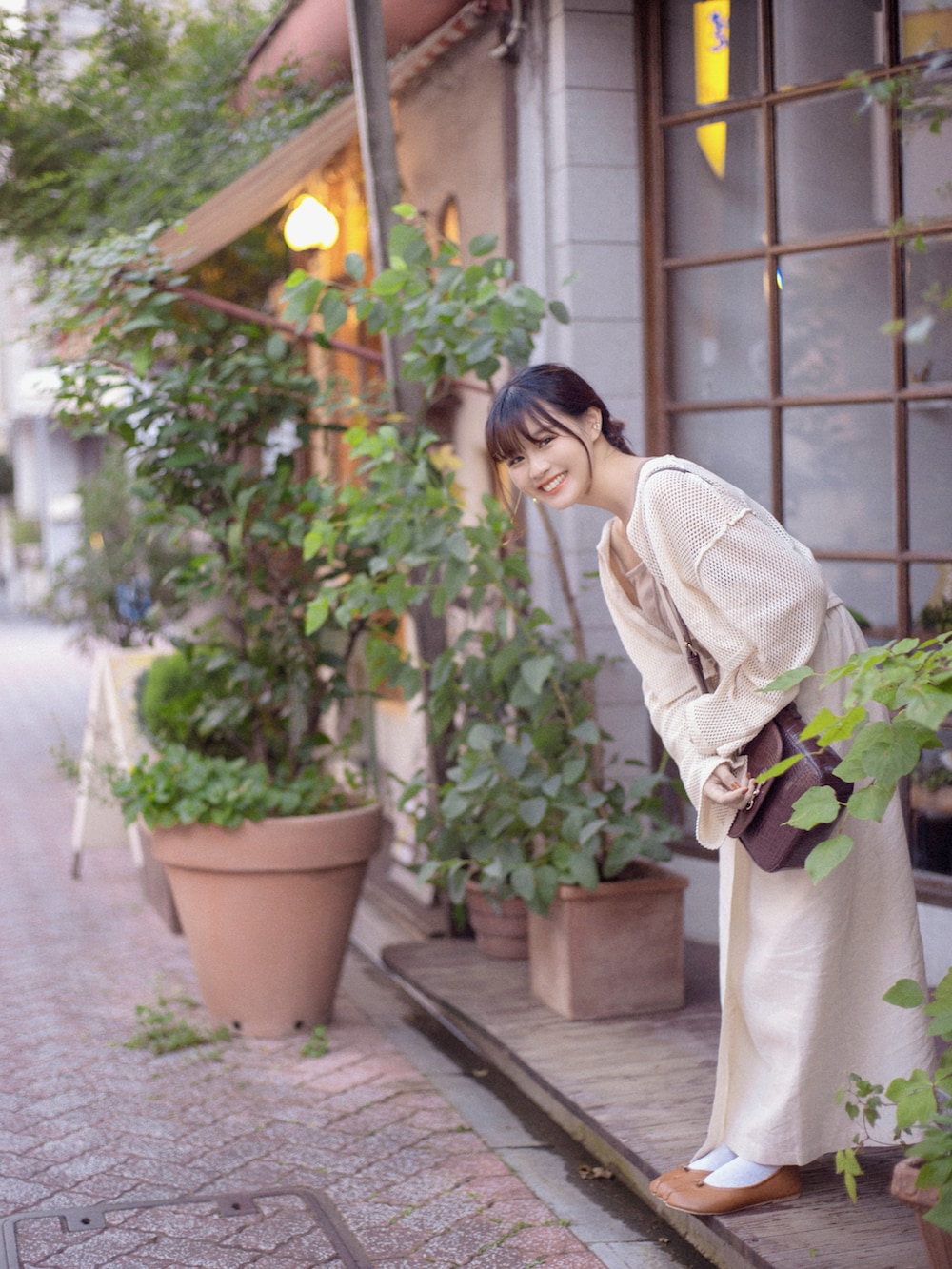 「大人カジュアル、休日スタイル、秋、きれいめカジュアル、シンプル、ラクチンコーデ、オトナカジュアル、秋色、プチプラコーデ、低身長、スカートスタイル、ブラウン、おしゃれさんと繋がりたい、ootd、秋コーデ」｜「Alumuのアイテム（トップス、ベージュ系）」を使った、YokiChenさん（レディース・158cm）の秋コーディネートの2枚目の写真