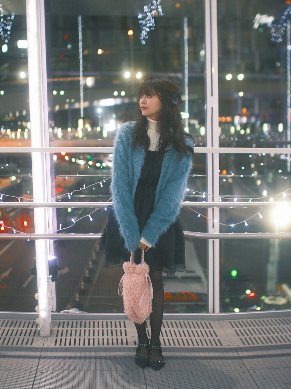 「オトナ女子、大人かわいい、ゆるコーデ、休日コーデ、お出かけコーデ、お洒落さんとつながりたい、きれいめ、シンプル、大人ガーリー、低身長女子、カジュアルガーリー、デート、バレンタインデートスタイル、ブルーコーデ、ファッションの力を信じよう」｜「mysticのアイテム（トップス、ブルー系）」を使った、YokiChenさん（レディース・158cm）の冬コーディネートの2枚目の写真