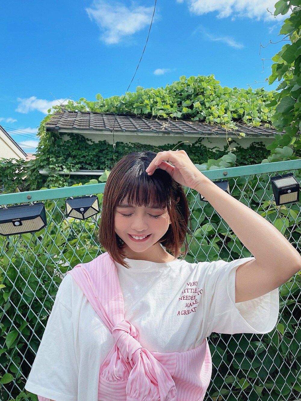 「夏、オトナ女子、着回しコーデ、カジュアル、シンプル、プチプラコーデ、低身長コーデ、おしゃれさんと繋がりたい、白Tシャツ、ストライプシャツ、淡色コーデ、オトナカジュアル」｜「moment+の綿100％先染めストライプ.長袖ビッグシルエットシャツ（シャツ/ブラウス、ピンク系）」を使った、YokiChenさん（レディース・158cm）の夏コーディネートの3枚目の写真