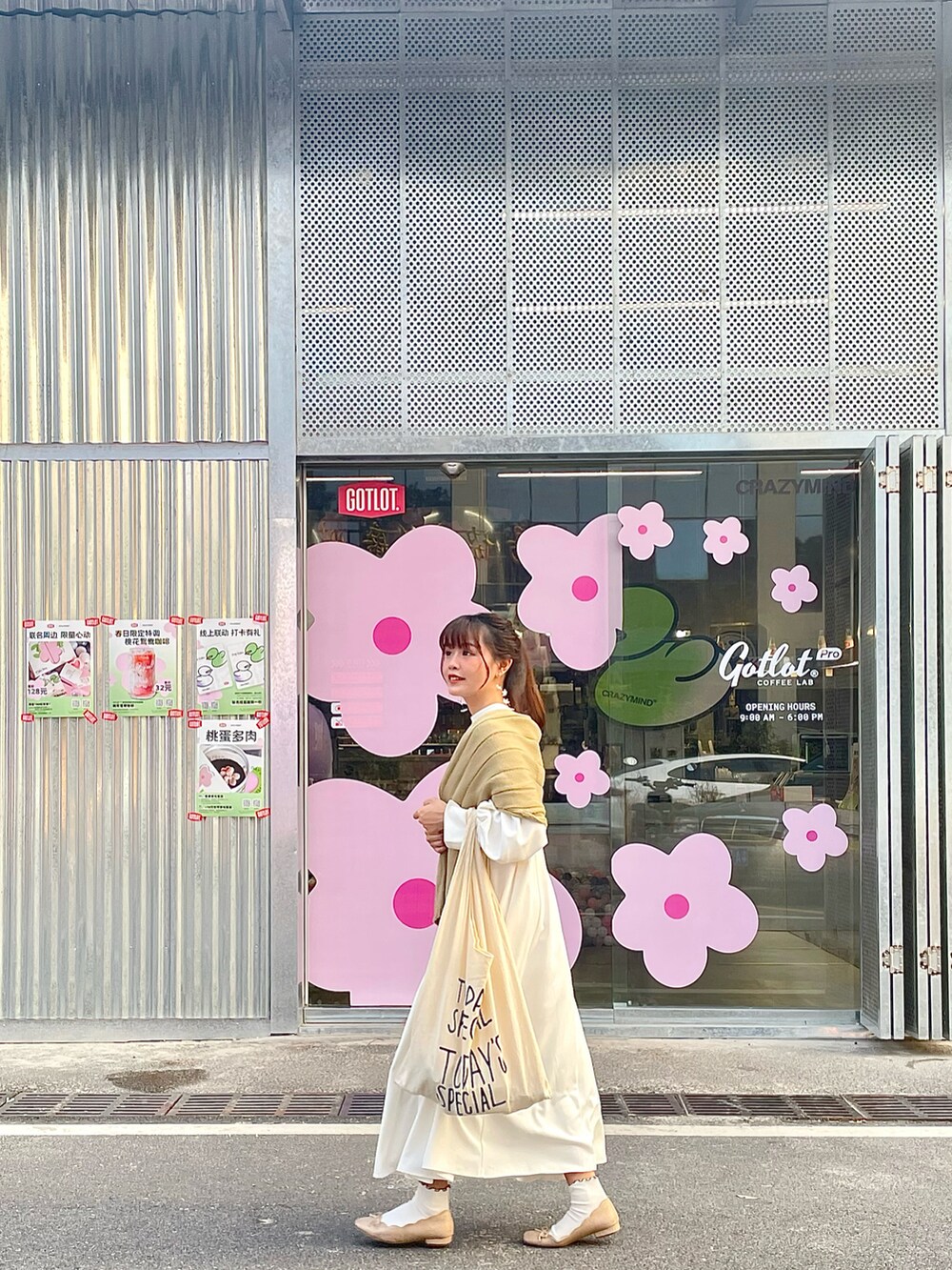 「ootd、连衣裙、oversize、春コーデ、プチプラ、シンプル、日系极简、お洒落さんとつながりたい、オトナカジュアル、オトナ女子」｜「KBFのニットSETワンピース（ワンピース、グリーン系）」を使った、YokiChenさん（レディース・158cm）の春コーディネートの2枚目の写真