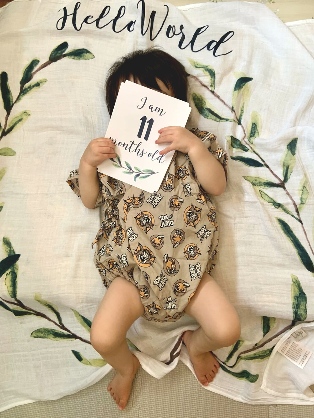 ブラウン系のその他ベビーウェアを着用したキッズの夏コーディネートの2枚目の写真