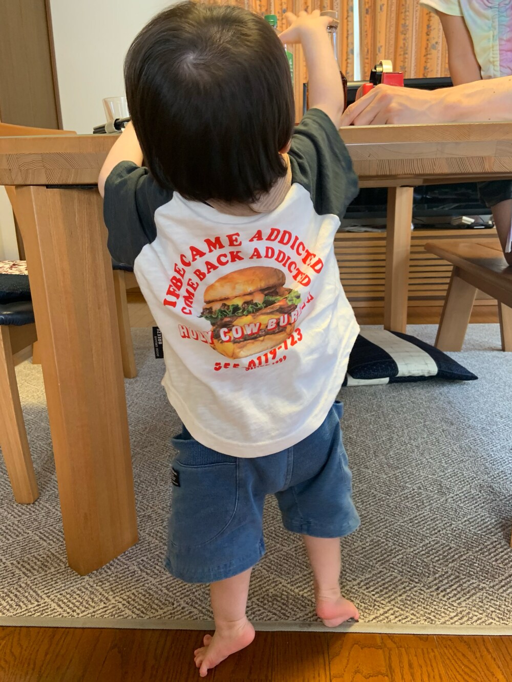 「BREEZEのアイテム（Tシャツ/カットソー、ホワイト系）」を使った、ちとさん（キッズ・80cm）の夏コーディネートの2枚目の写真