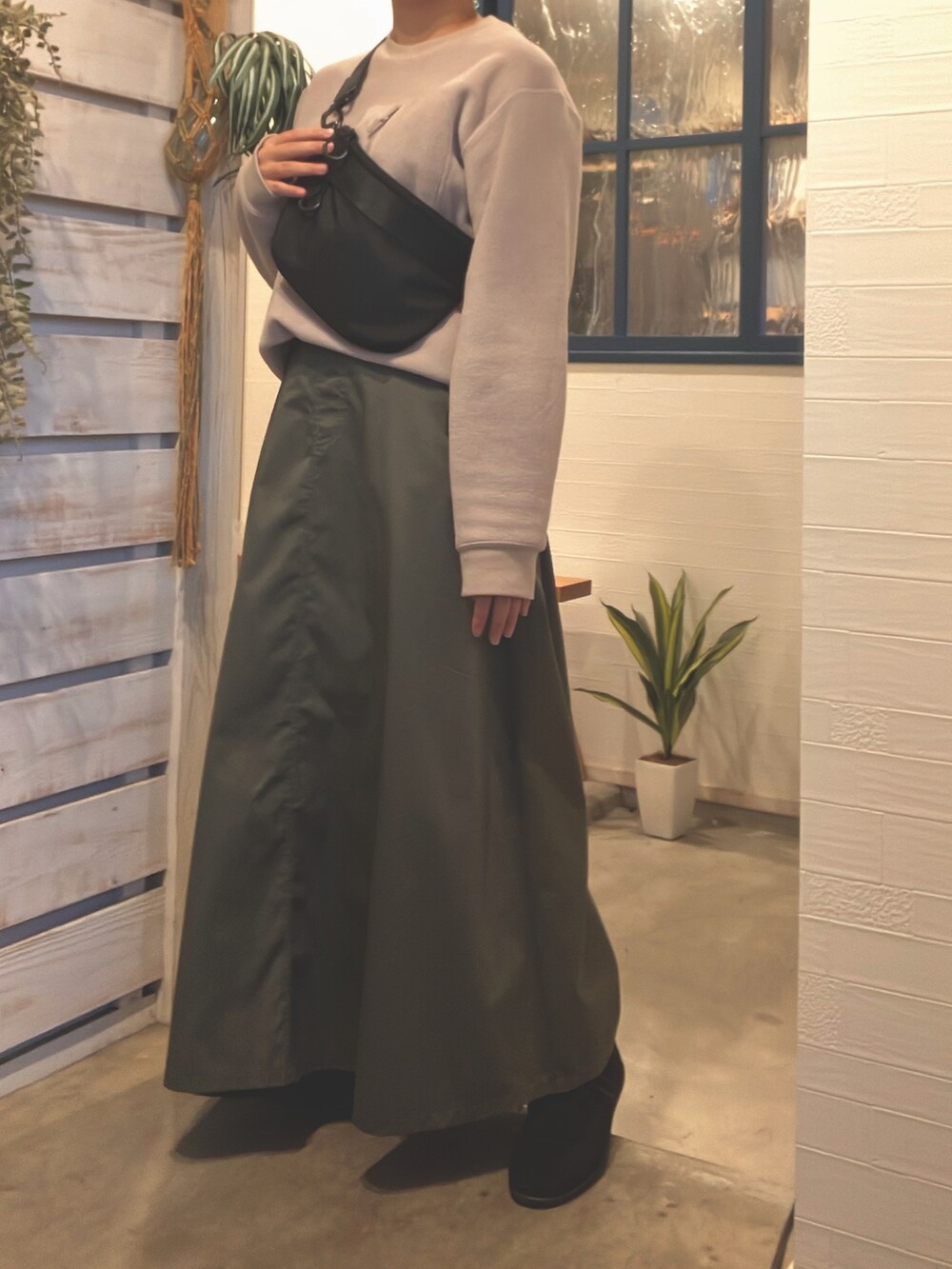「シンプルコーデ、秋冬コーデ、フリース、アースカラー、カーキ、ベージュ、低身長、骨格ストレート、秋コーデ、プチプラ、UNIQLO」｜「ZARAのアイテム（ボディバッグ/ウエストポーチ、ブラック系）」を使った、acco*さん（レディース・153cm）の秋コーディネートの2枚目の写真