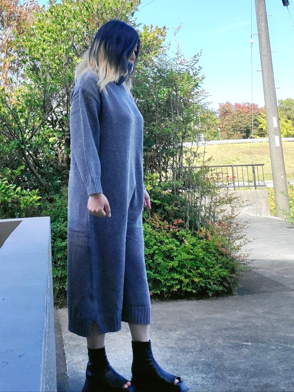 「y/m、y/m by 村岡美里、JEANASiS」｜「y/m by 村岡美里の村岡美里×y/m ハーフジップニットワンピース（ワンピース、グレー系）」を使った、茶みこさん（レディース・165cm）の秋コーディネートの3枚目の写真