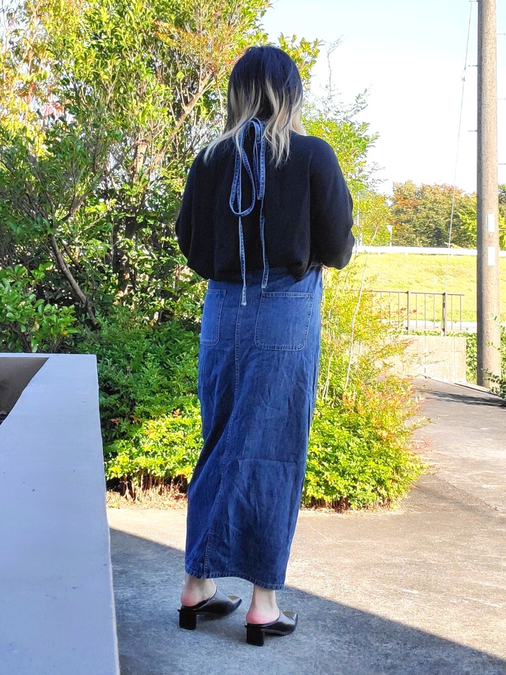 「デニム、WEARハロウィン2022、antiqua、Lian、LVEU.」｜「LVEU.のDenim jumper skirt / デニムジャンパースカート（ジャンパースカート、ブルー系）」を使った、茶みこさん（レディース・165cm）の秋コーディネートの2枚目の写真