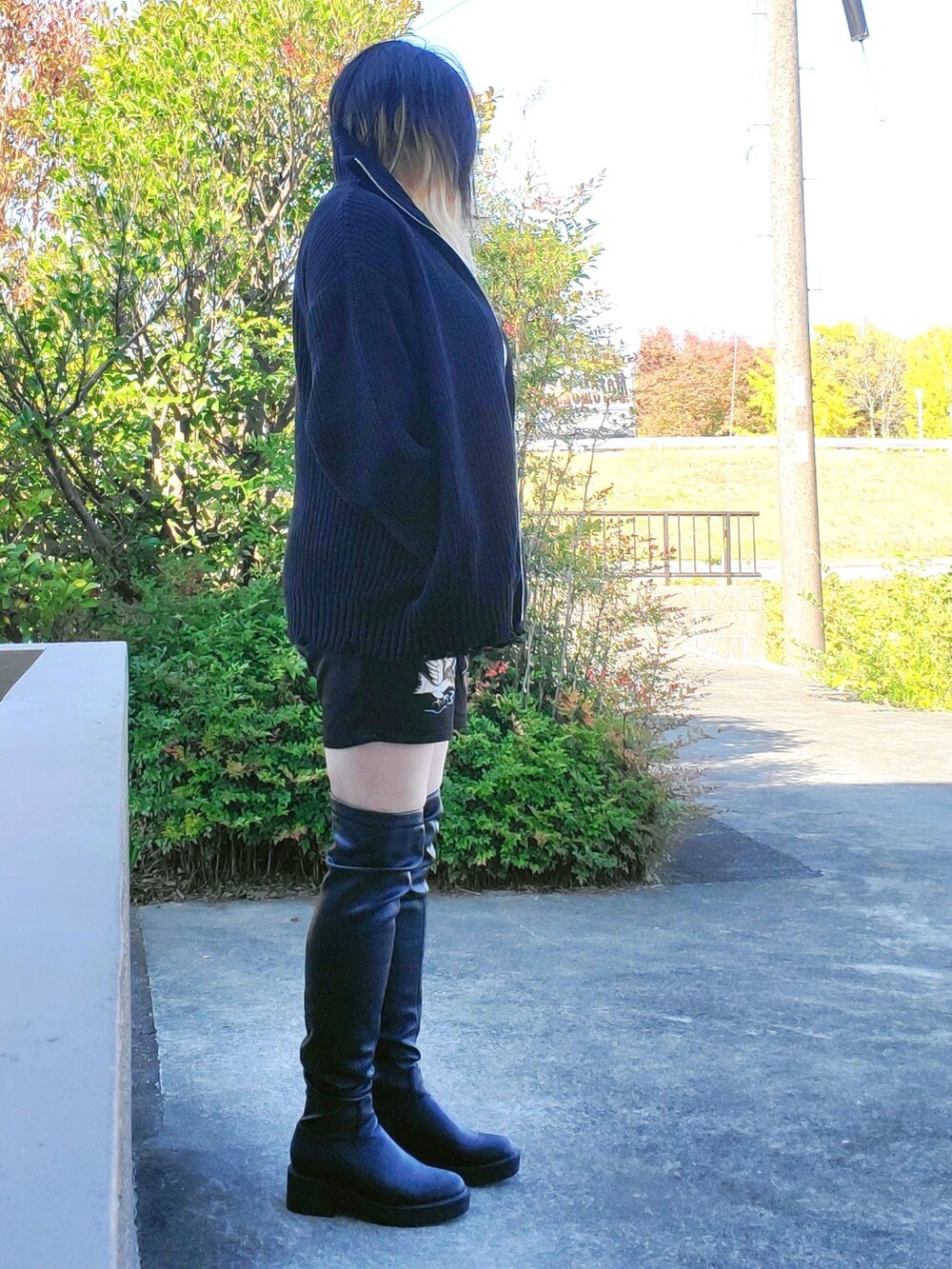 「ニット、JEANASiS、glamb、ローリーズファーム(LOWRYS FARM)、LOWRYS FARM、PAGEBOY」｜「JEANASISの5GアゼクラッシュZIPカーディガン/170913（カーディガン/ボレロ、ブラック系）」を使った、茶みこさん（レディース・165cm）の秋コーディネートの2枚目の写真
