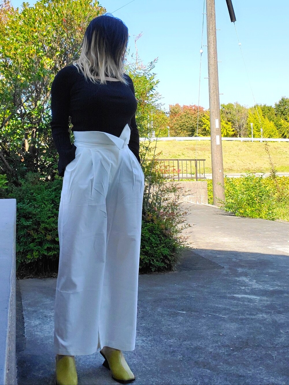 「WEARハロウィン2022、chuclla、PAGEBOY、EVRIS、ハイウエスト」｜「EVRISのSHAPEヒールローサンダル（サンダル、イエロー系）」を使った、茶みこさん（レディース・165cm）の秋コーディネートの5枚目の写真