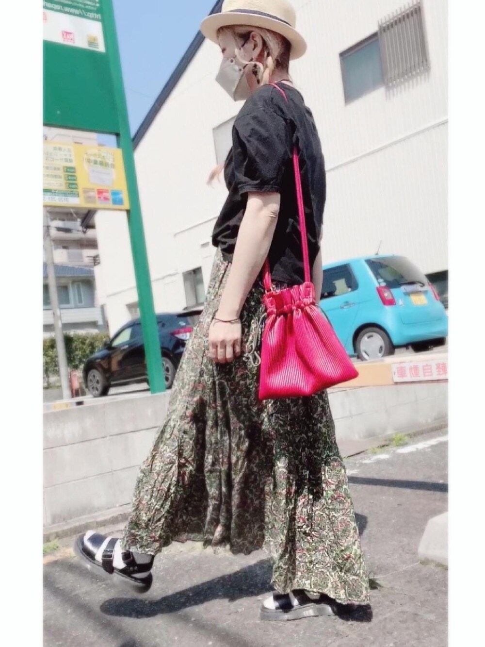 「春夏コーデ、オトナカジュアル、おしゃれさんと繋がりたい、オトナ女子、大人コーデ、プチプラコーデ、ママコーデ、ハット」｜「Dr. Martensの【Dr.Martens ドクターマーチン】 Gryphon Brandoグリフォンレザーストラップサンダル（サンダル、ブラック系）」を使った、もーりさん（レディース・167cm）の春コーディネートの2枚目の写真