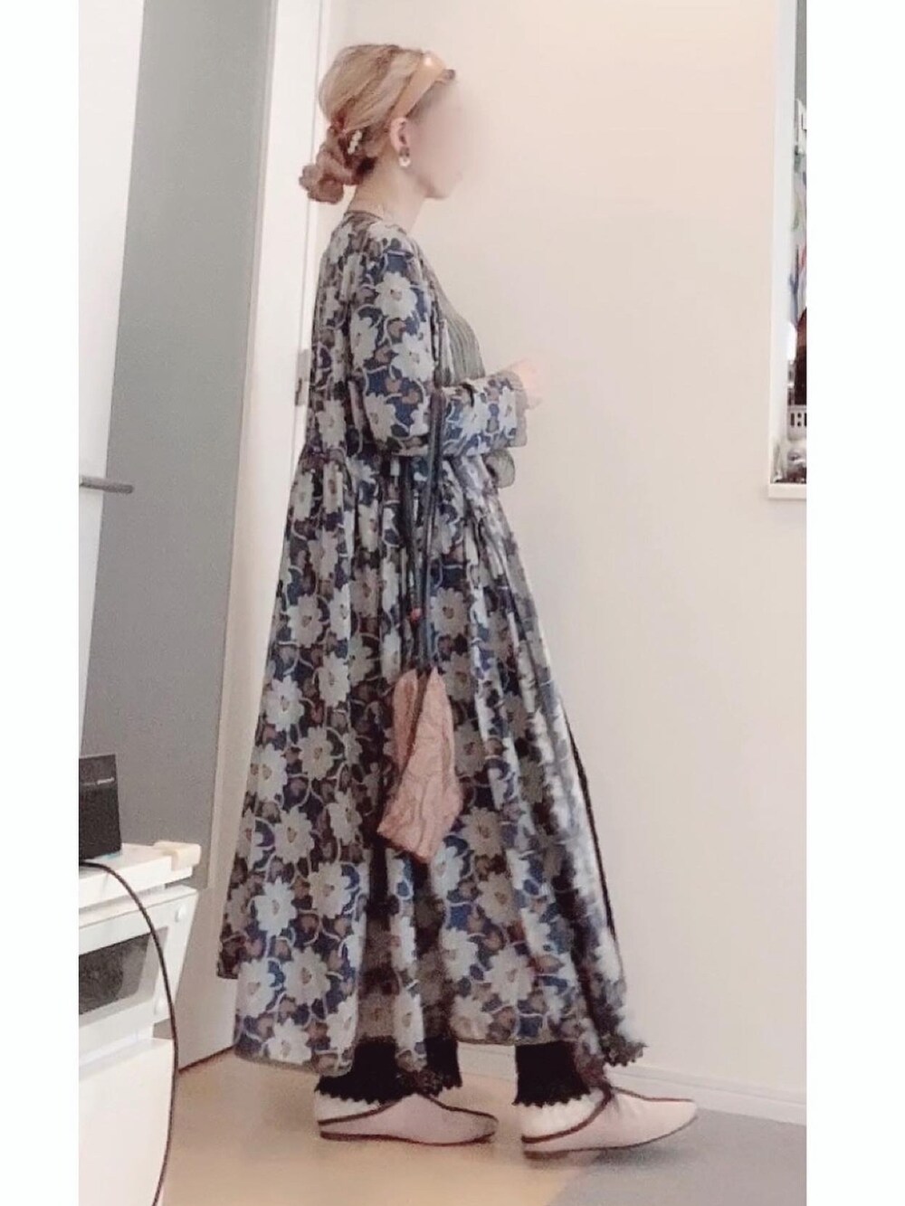 「オトナ女子、今日のコーデ、ロングワンピース、大人ガーリー、おしゃれさんと繋がりたい、ママコーデ、花柄ワンピース、高身長コーデ」｜「CHICHIKAKAのアイテム（ワンピース/ドレス、その他）」を使った、もーりさん（レディース・167cm）の春コーディネートの2枚目の写真