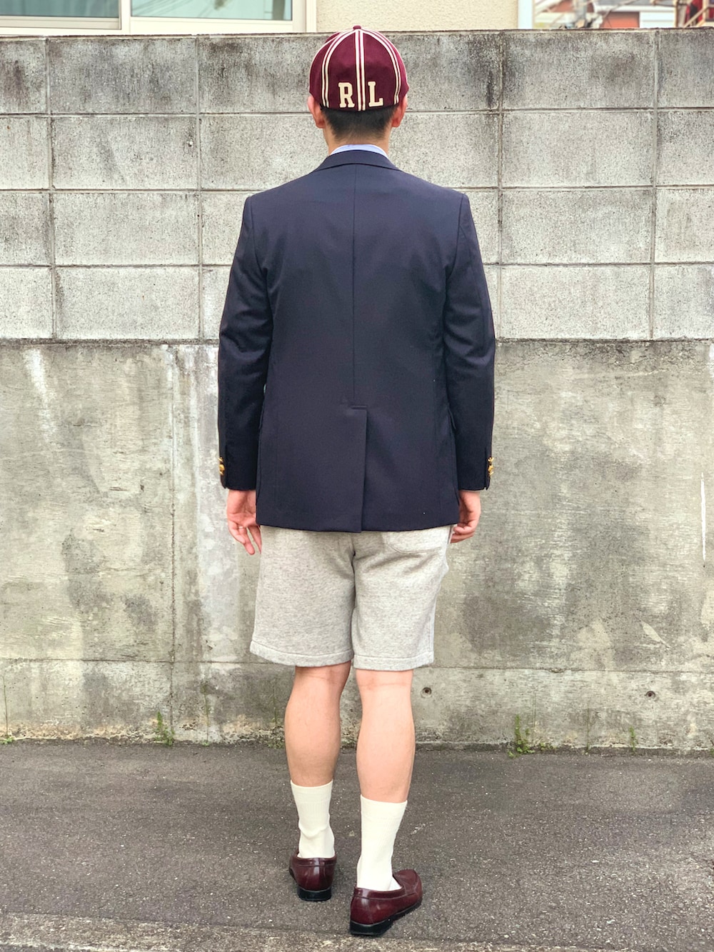 「ラルフローレン、Polo Ralph Lauren、大学生、カレッジ、紺ブレ、テーラードジャケット、金ボタン、スウェットパンツ、シャツスタイル、アメトラ、ローファー、ハイソックス、プレッピー、アイビー、リラックススタイル」|「POLO RALPH LAURENのアイテム(帽子、レッド系)」を使った、 $hinih$さん(メンズ・173cm)の春コーディネートの3枚目の写真