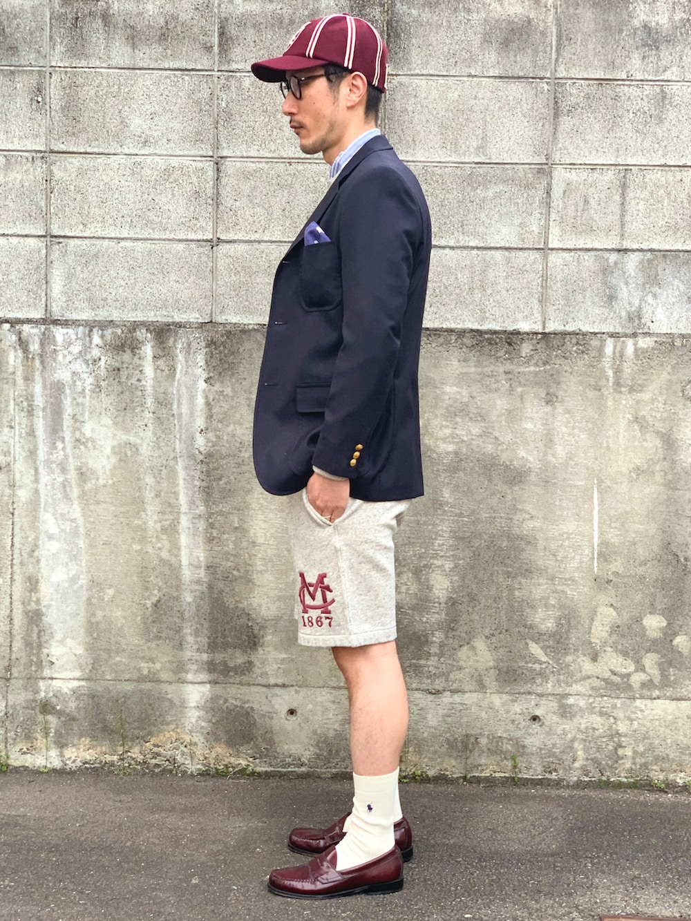 「ラルフローレン、Polo Ralph Lauren、大学生、カレッジ、紺ブレ、テーラードジャケット、金ボタン、スウェットパンツ、シャツスタイル、アメトラ、ローファー、ハイソックス、プレッピー、アイビー、リラックススタイル」|「POLO RALPH LAURENのアイテム(帽子、レッド系)」を使った、 $hinih$さん(メンズ・173cm)の春コーディネートの2枚目の写真