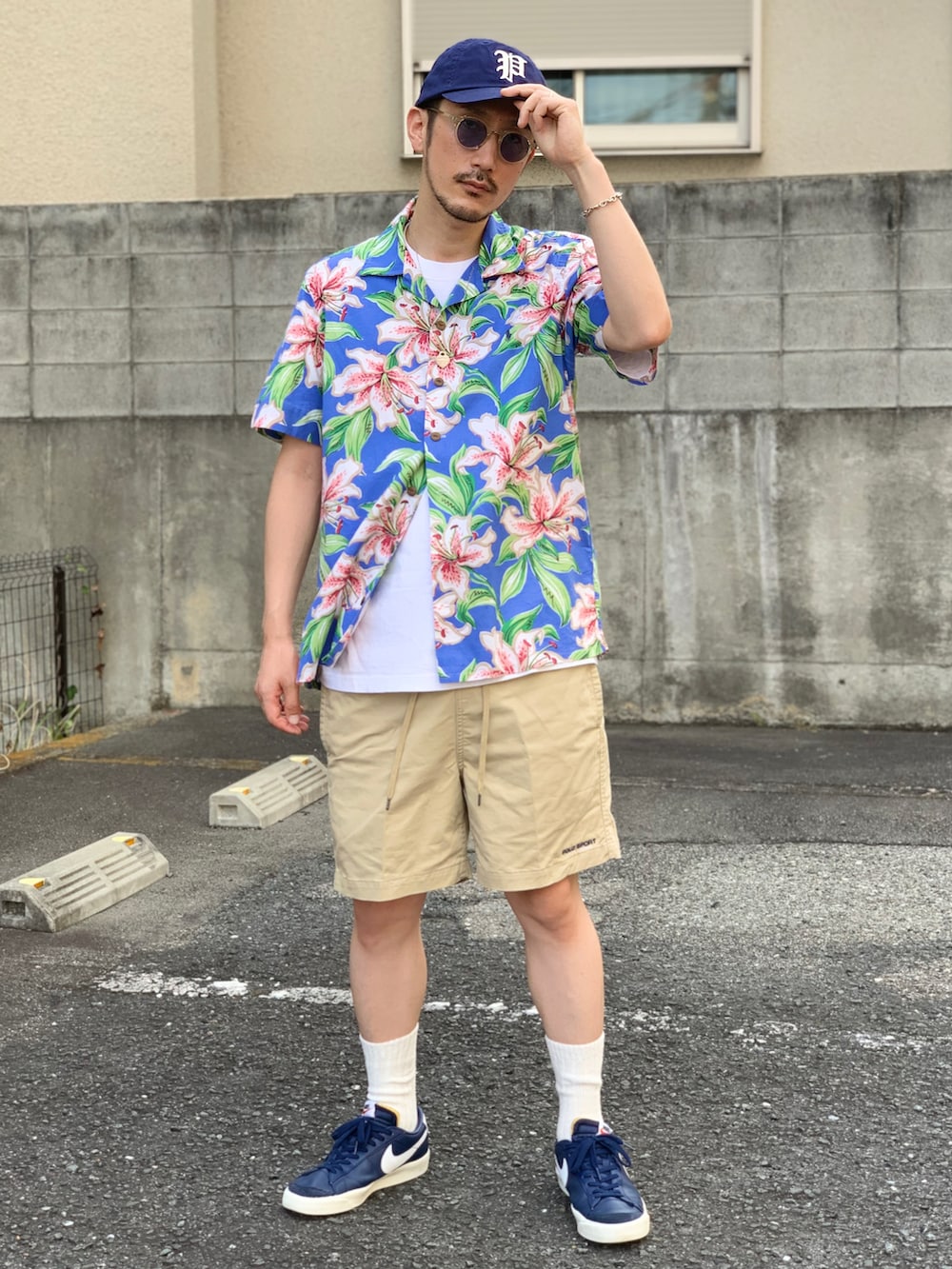 その他のシャツ/ブラウス、ホワイト系のTシャツ/カットソー、ブラウン系のパンツを着用したメンズの夏コーディネートの3枚目の写真