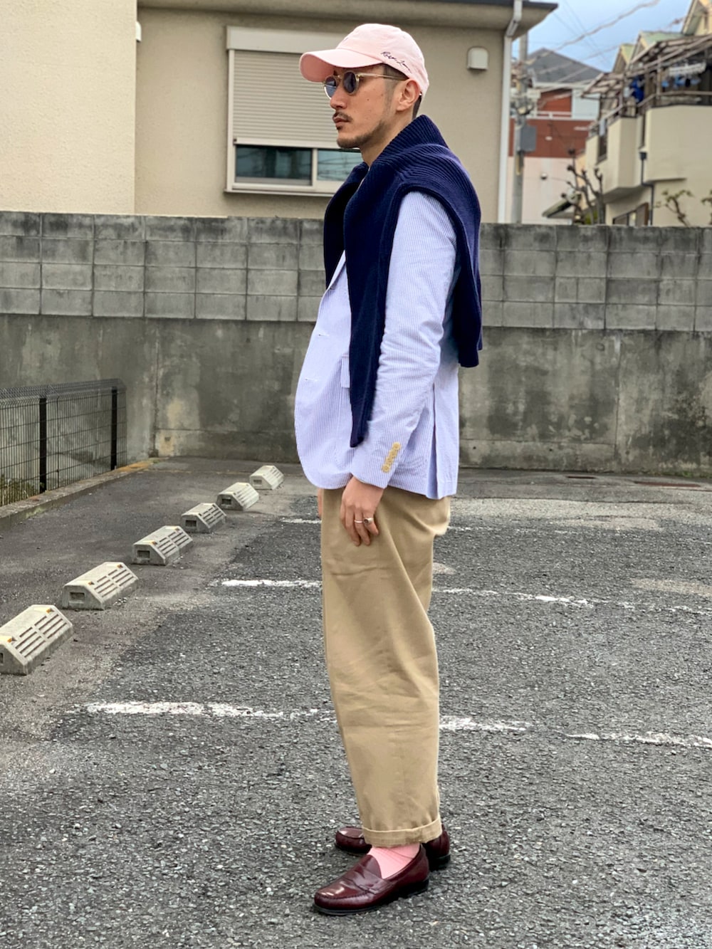ブルー系のカーディガン/ボレロ、ブルー系のジャケット/アウター、その他のシャツ/ブラウスを着用したメンズの春コーディネートの4枚目の写真