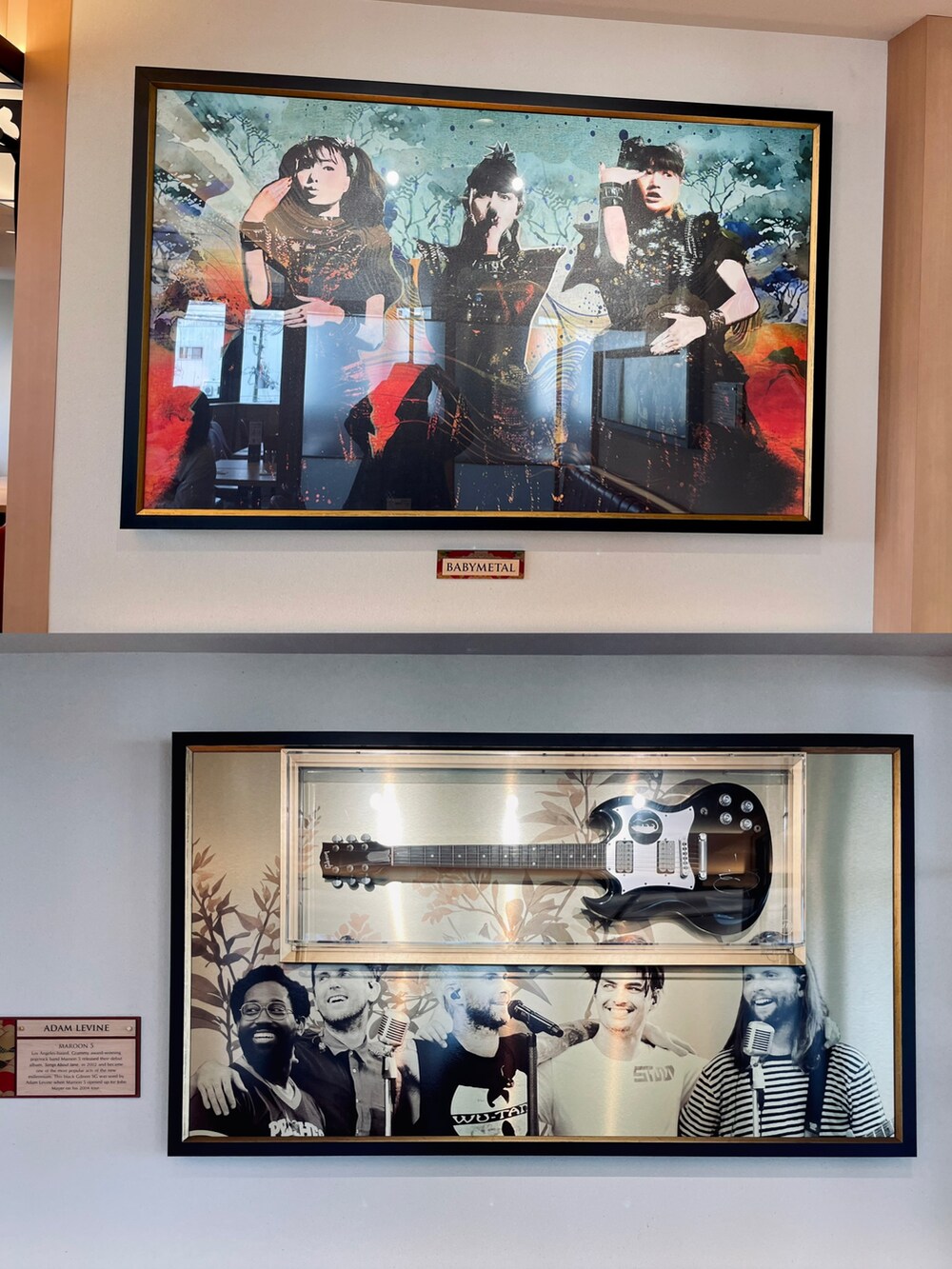 ブラック系のライダースジャケット、ブラック系のその他パンツ、ブラック系のブーツを着用したメンズの冬コーディネートの3枚目の写真