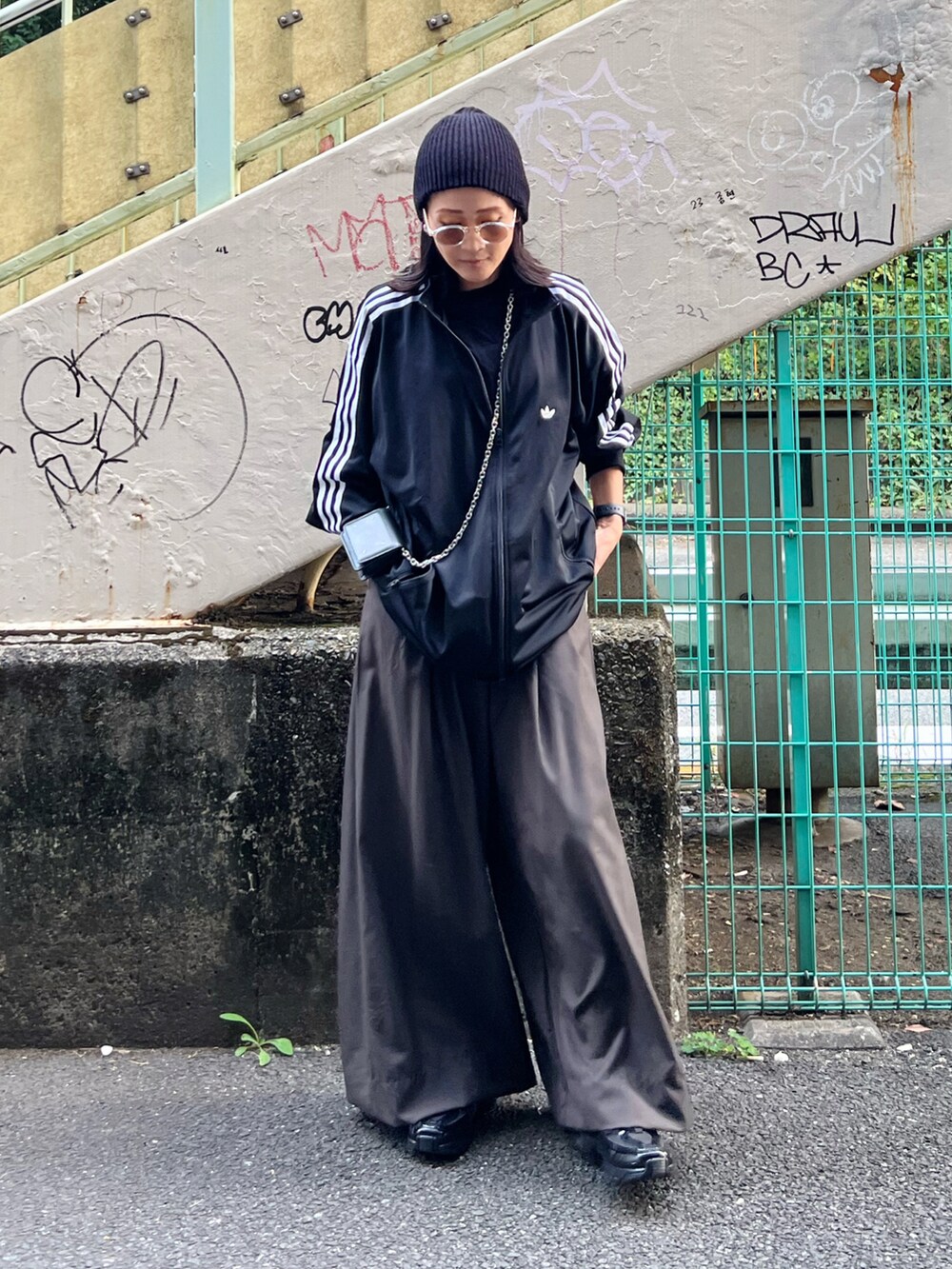 Yukie｜adidas Originalsのナイロンジャケットを使ったコーディネート