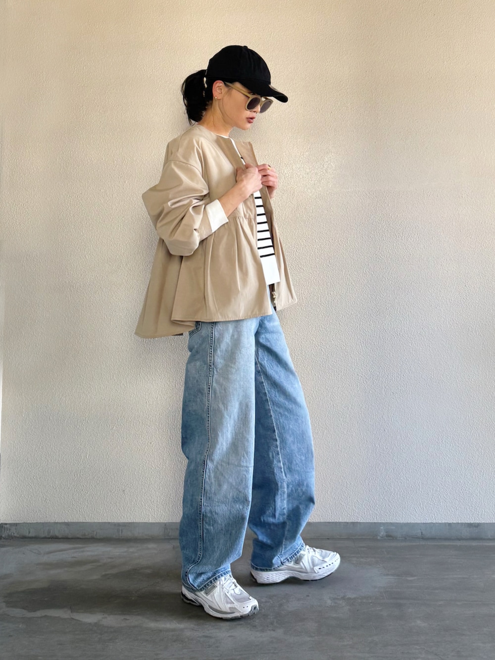 「PR、ブルゾン、春コート、大人カジュアル、大人コーデ、春色」｜「OPAQUE.CLIPの撥水ノーカラーペプラムブルゾン【洗濯機洗い可/花粉対応】（ノーカラージャケット、ベージュ系）」を使った、Yukieさん（骨格ナチュラル・レディース・166cm）の春コーディネートの4枚目の写真