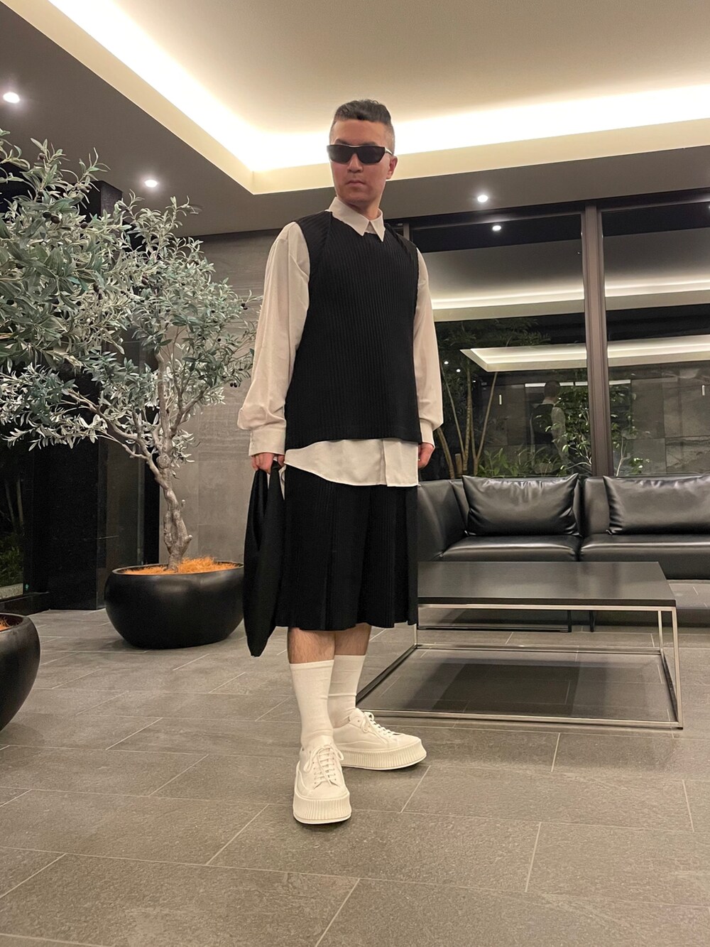 KEI｜HOMME PLISSE ISSEY MIYAKEのベストを使ったコーディネート - WEAR