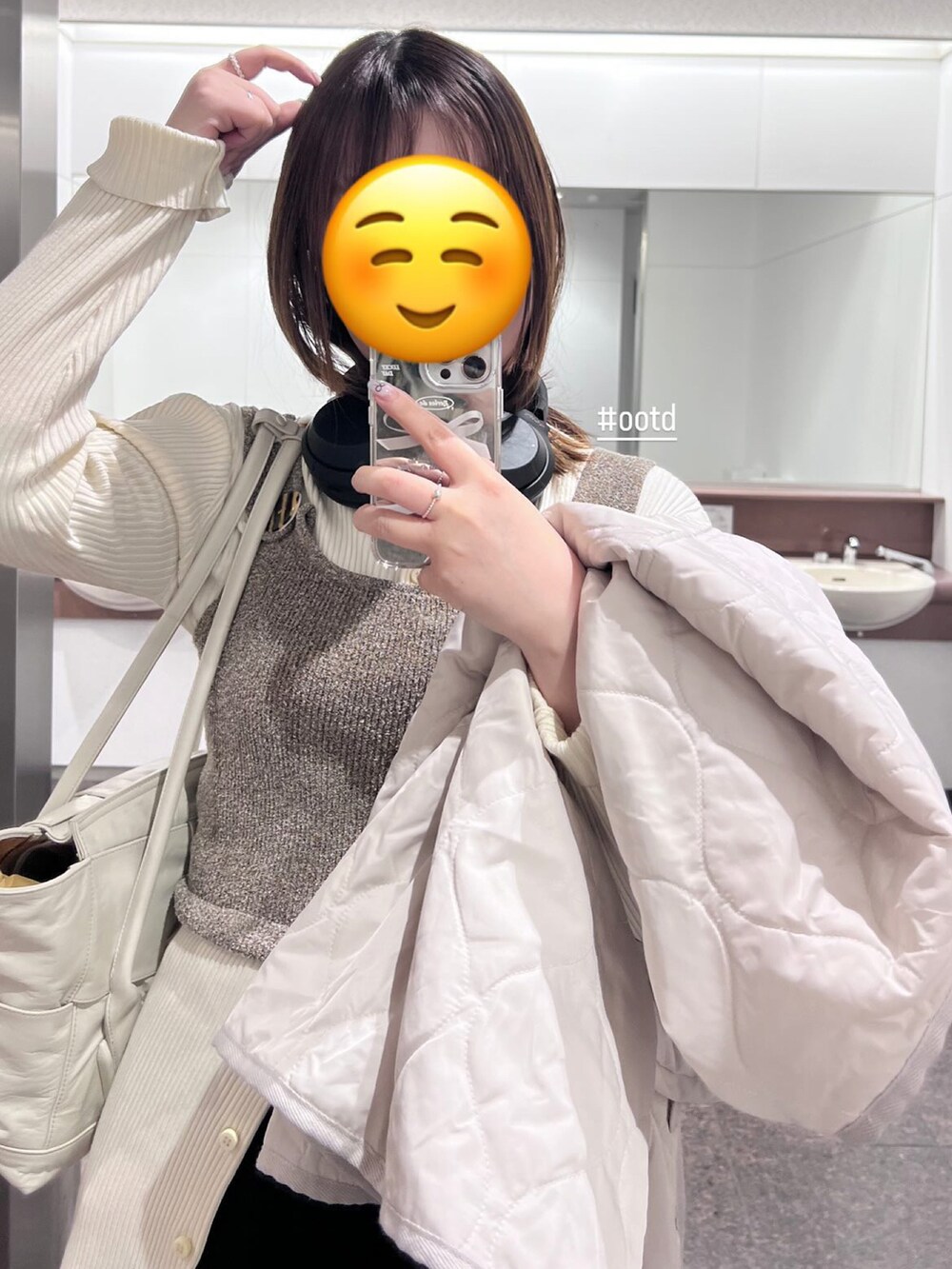 「着回しコーデ、楽チンコーデ、オトナ女子、ゆるコーデ、パンツスタイル、おでかけコーデ、シンプルコーデ、ootd、高身長女子、スニーカーコーデ、キルティングジャケット」｜「Javaの《JaVaジャバ コラボ》大人のこなれ感。春まで使えるノーカラーキルティングジャケット（ノーカラージャケット、ホワイト系）」を使った、m♡さん（レディース・167cm）の春コーディネートの2枚目の写真