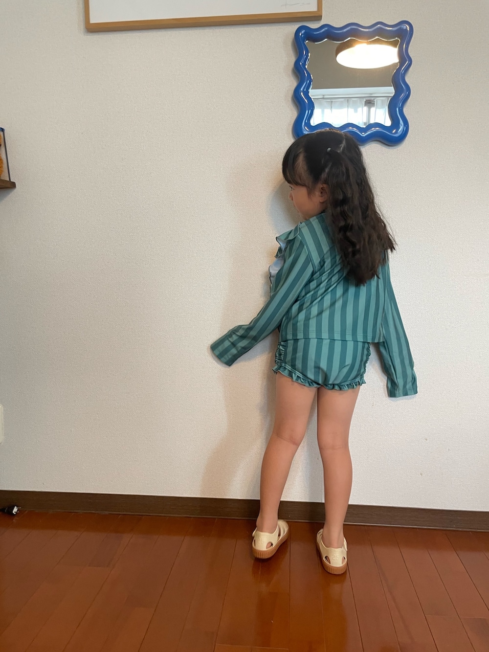 「CIAOPANIC TYPYの【WEB限定】【KIDS】ポイントフリルクロップド丈ラッシュガード（ラッシュガード、グリーン系）」を使った、りーたんさん（骨格ウェーブ・レディース・152cm）の夏コーディネートの2枚目の写真