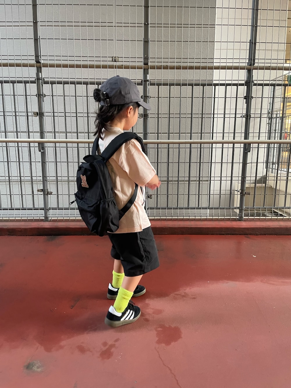 「今日のコーデ、おでかけ服、アウトドア、アウトドアスタイル、アウトドアコーデ、KIDS、kids、KIDSｺｰﾃﾞ、キッズ、キッズコーデ、キッズファッション、キッズ服」｜「DODの【DOD別注】ハジメテノカバオ（バックパック/リュック、ブラック系）」を使った、りーたんさん（骨格ウェーブ・レディース・152cm）の夏コーディネートの3枚目の写真