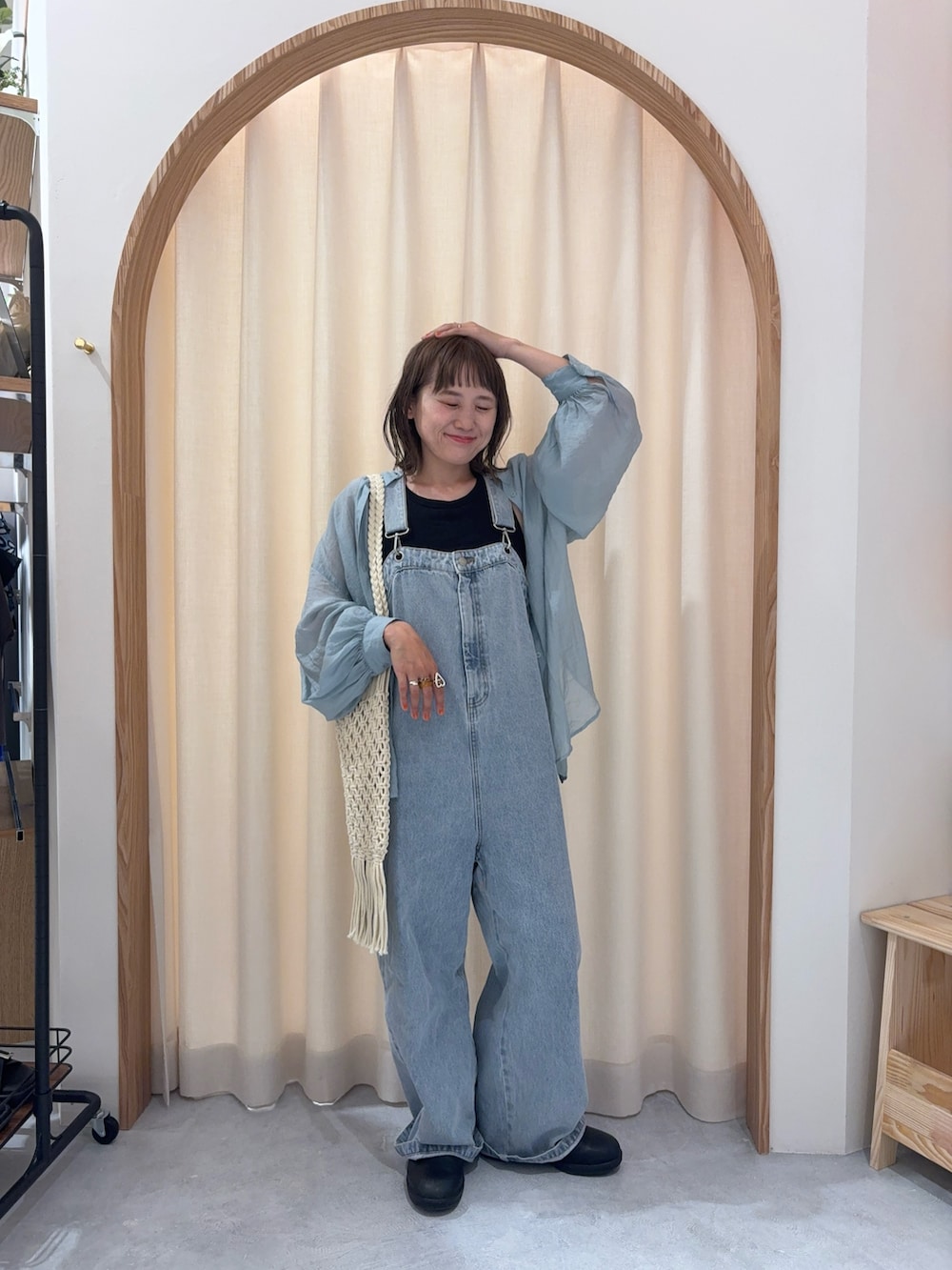 「デニム、セットアップ、夏ルックで気分アップ、厚底サンダル、オトナカジュアル、おしゃれさんと繋がりたい、夏ファッション、オトナカワイイ、ゆるコーデ、キレイめ、大人カジュアルコーデ、夏服、きれいめコーデ、低身長、低身長コーデ」｜「CIAOPANIC TYPYの【冷房対策/体型カバー】シアーバンドカラーシャツ（シャツ/ブラウス、ブルー系）」を使った、りーたんさん（骨格ウェーブ・レディース・152cm）の夏コーディネートの3枚目の写真