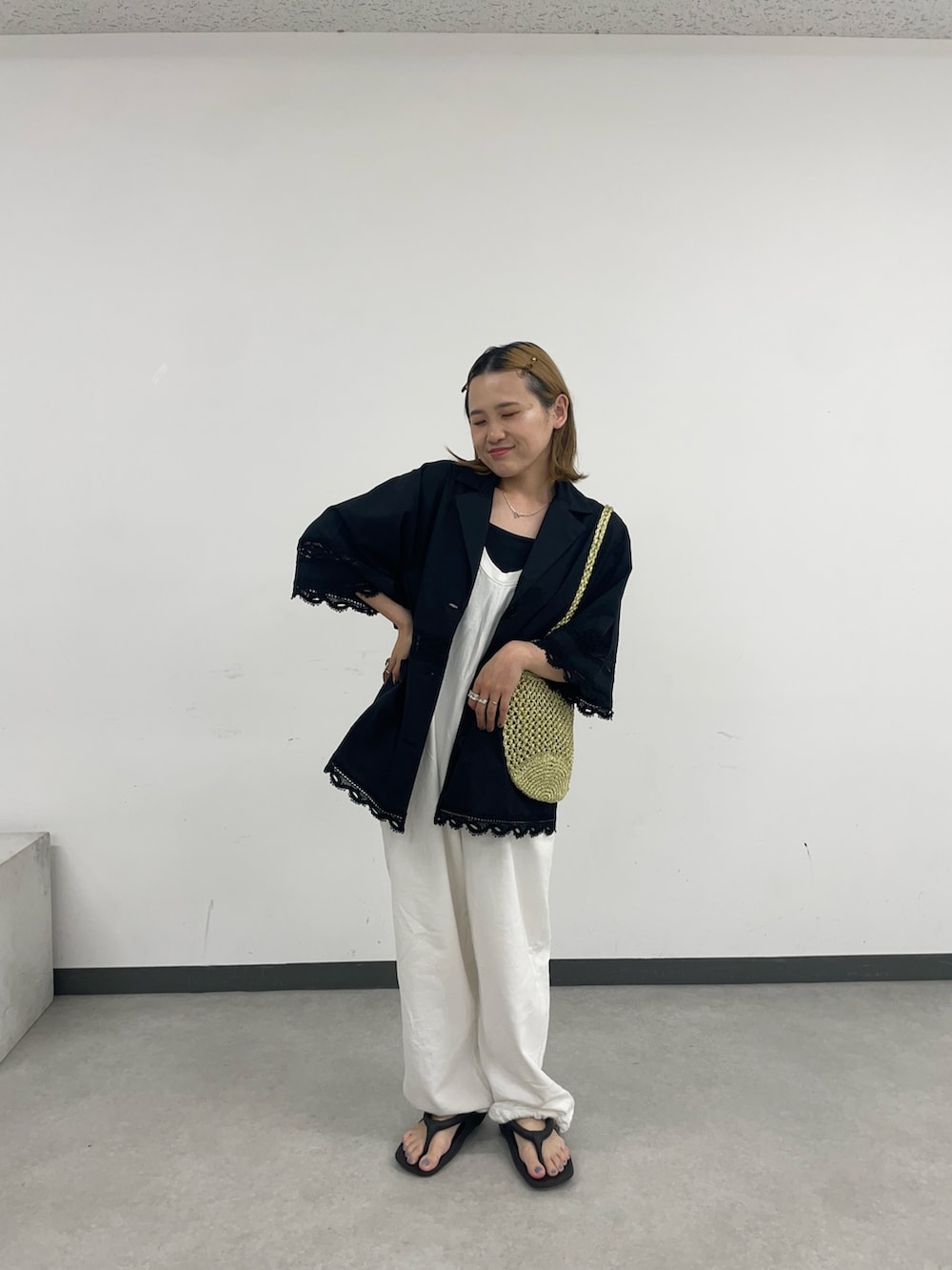 「夏ファッション、大人カジュアルコーデ、オトナ女子、夏服、夏コーデ、大人女子、ラフコーデ、低身長、低身長コーデ、低身長女子、アラフォー、アラフォーコーデ、アラフォーママコーデ、ママコーデ、ママファッション」｜「WILLOWの【willow】【新色追加】スラブ裏毛裾ドロストオールインワン（サロペット/オーバーオール、グレー系）」を使った、りーたんさん（骨格ウェーブ・レディース・152cm）の夏コーディネートの2枚目の写真