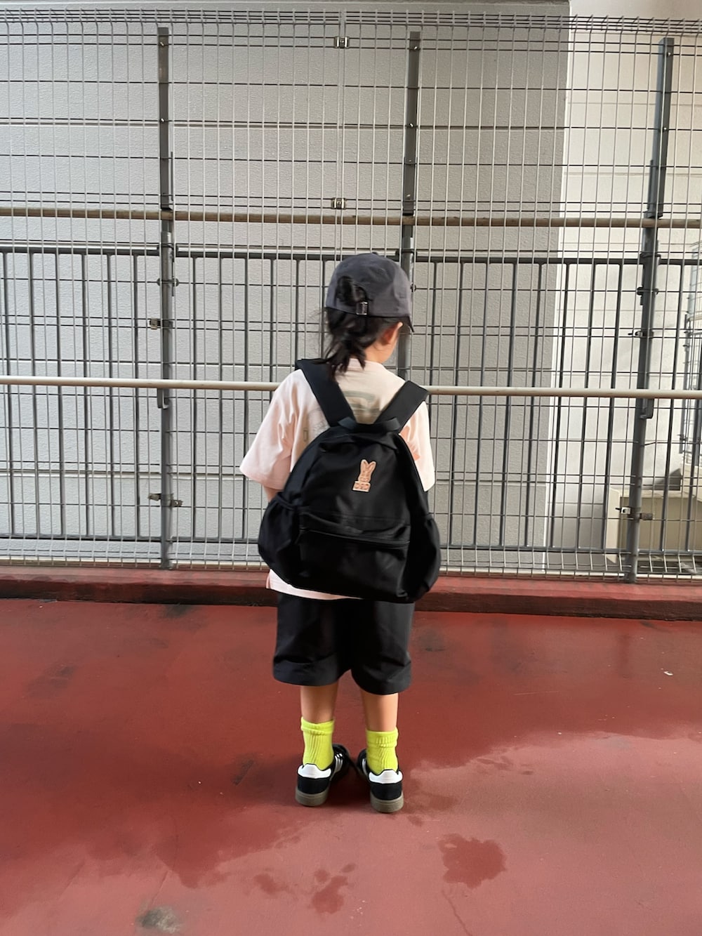 「今日のコーデ、おでかけ服、アウトドア、アウトドアスタイル、アウトドアコーデ、KIDS、kids、KIDSｺｰﾃﾞ、キッズ、キッズコーデ、キッズファッション、キッズ服」｜「DODの【DOD別注】ハジメテノカバオ（バックパック/リュック、ブラック系）」を使った、りーたんさん（骨格ウェーブ・レディース・152cm）の夏コーディネートの4枚目の写真