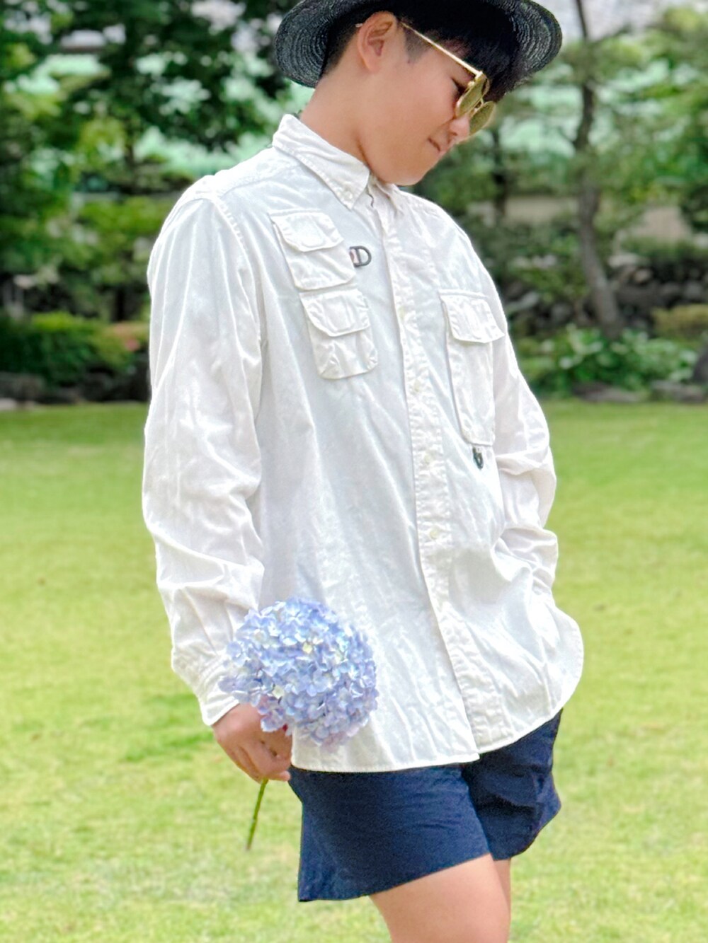 「モノトーン、シャツ好き集まれ、シャツスタイル、ハット、ショートパンツ、誕生日、きれいめカジュアル、スリッポン、サングラス、お出かけコーデ、白シャツ、シンプルコーデ」｜「CA4LAのアイテム（ハット、ブラック系）」を使った、sui_mmyさん（キッズ・160cm）の夏コーディネートの2枚目の写真