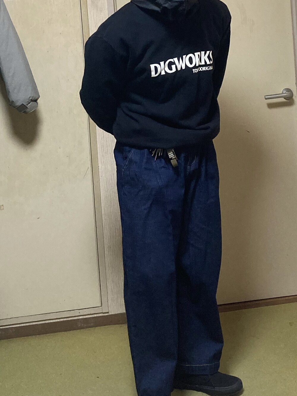 「fashion、used、vintage、diaspora skateboards、outer、outfit、winter」｜「no brandのアイテム（スウェット、ブラック系）」を使った、Taka→さん（メンズ・165cm）の秋コーディネートの2枚目の写真
